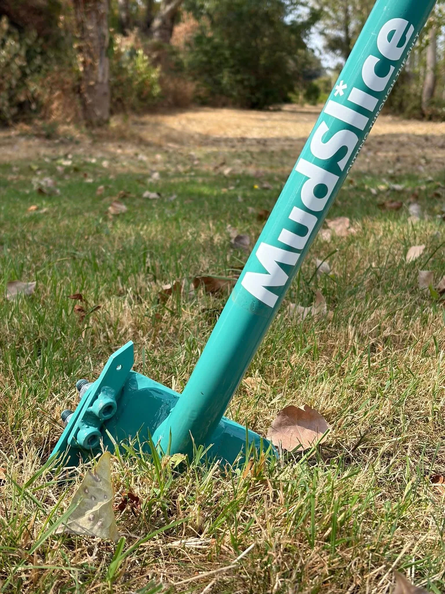 A MudSlice Earth Junkie Rage spade digging into the ground with new stay spike design feature.