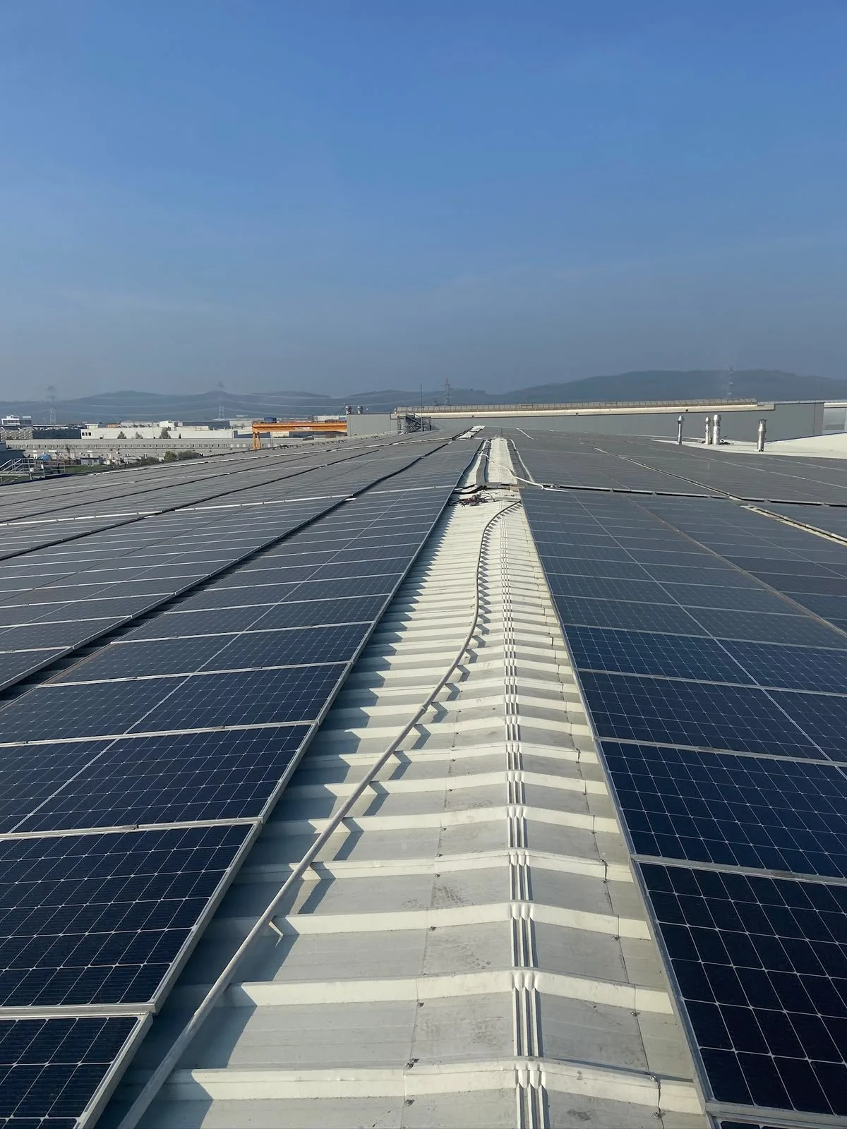 A kalite Tier 1 panel ile çatı GES kurulumu yüksek verimli ve yangın emniyetli çatı güneş enerjisi projesi teklif al - İzci EVA Enerji