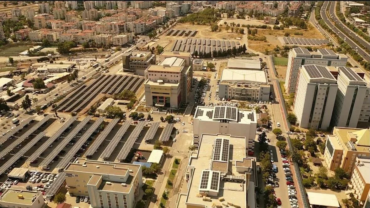 Bina Çatısına Güneş Paneli Kurulumu, Otel ve İş Yeri Güneş Enerjisi Sistemleri - İzci EVA Enerji