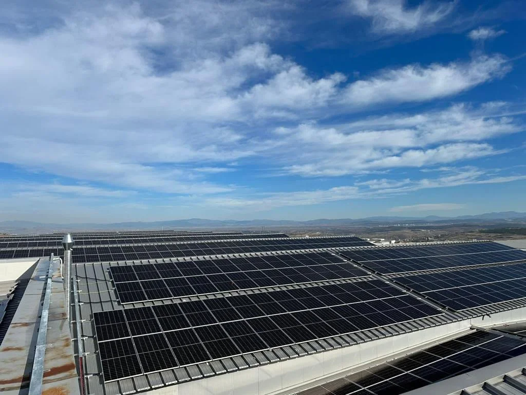 Fabrika Çatı Güneş Enerjisi Elektrik Üretim Sistemi ve Sanayi GES Kurulumu - İzci EVA Enerji