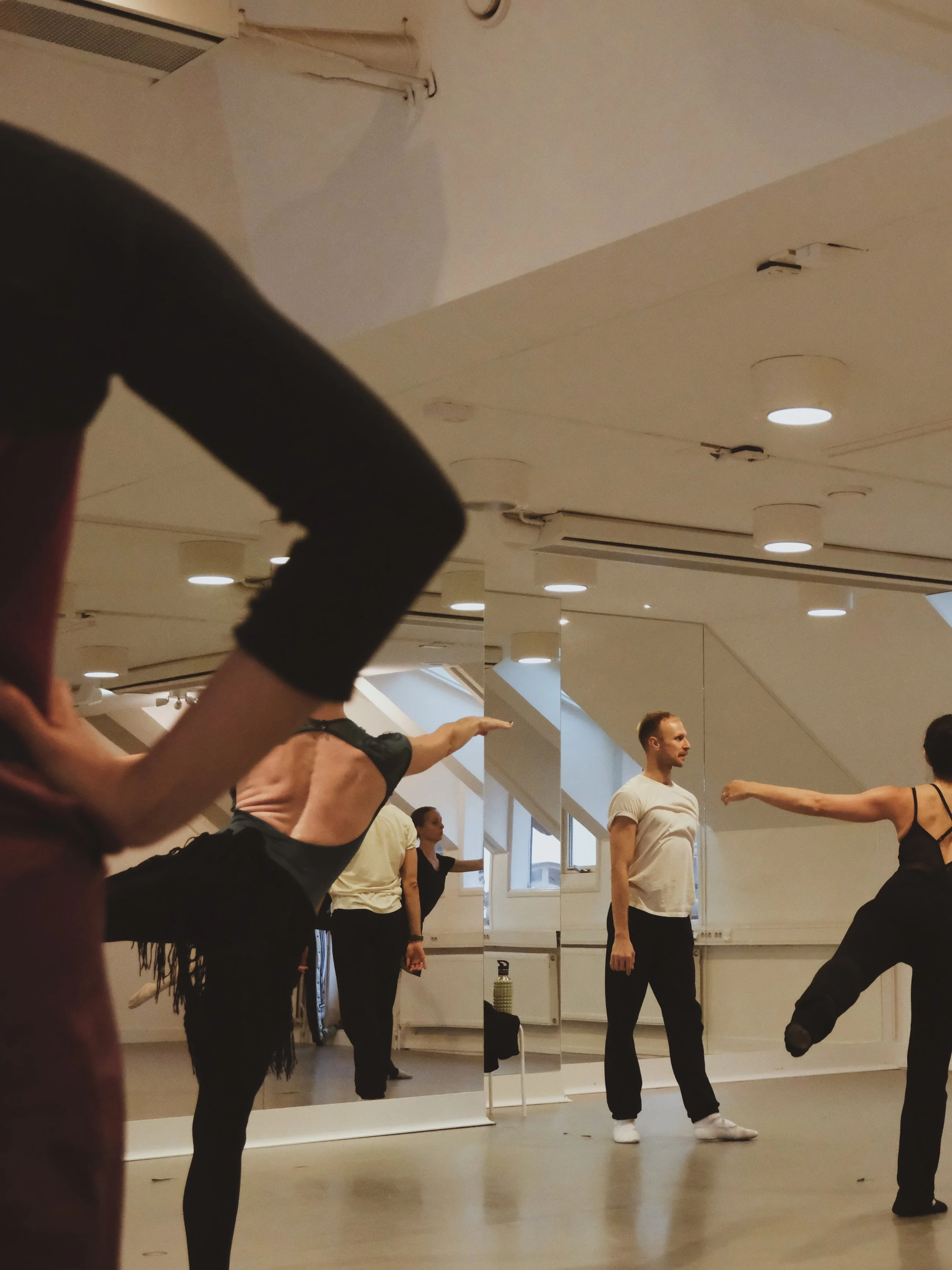 Advanced ballet with Dawid Kupinski, every monday at Balettcentrum ✏️🗓️ mark your calendar