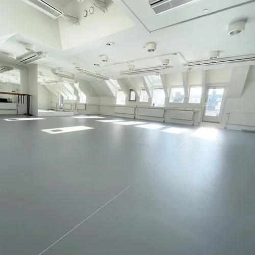 Ljus danssal på Balettcentrum Stockholm
