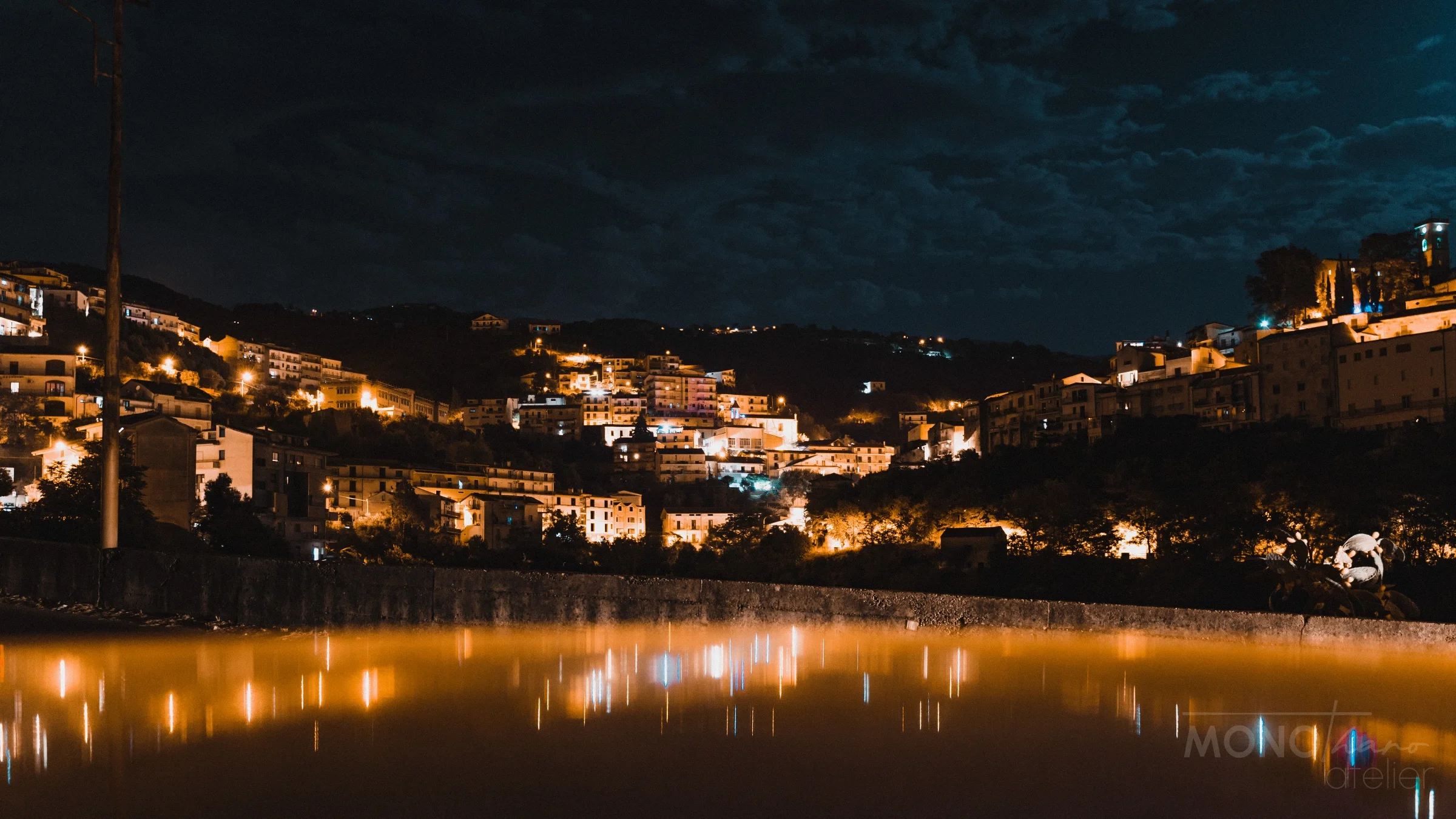 luzzi-night.webp
