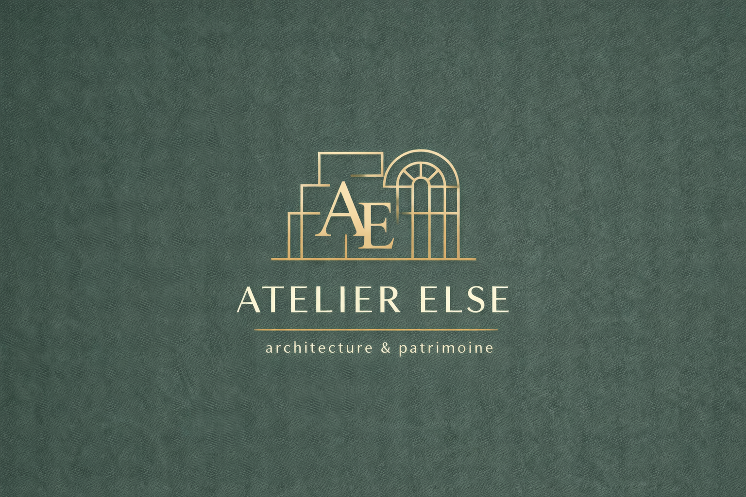Logo de l'Atelier Else avec des éléments architecturaux, texte 'Atelier Else', sous-titre 'architecture & patrimoine' sur un fond vert foncé