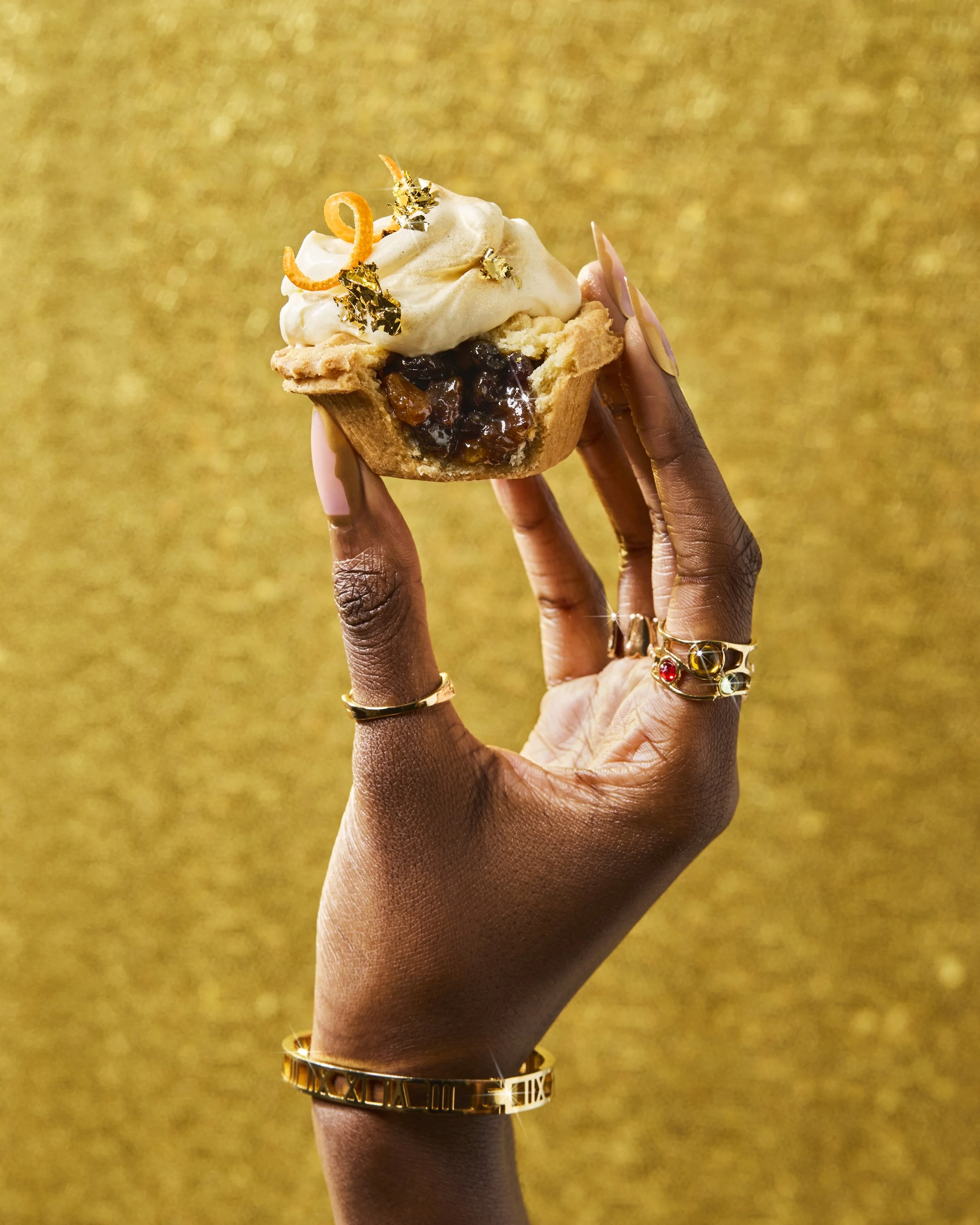Party_Bits_Hands_Test_08.12.25_MINCE_PIE_4393.jpeg