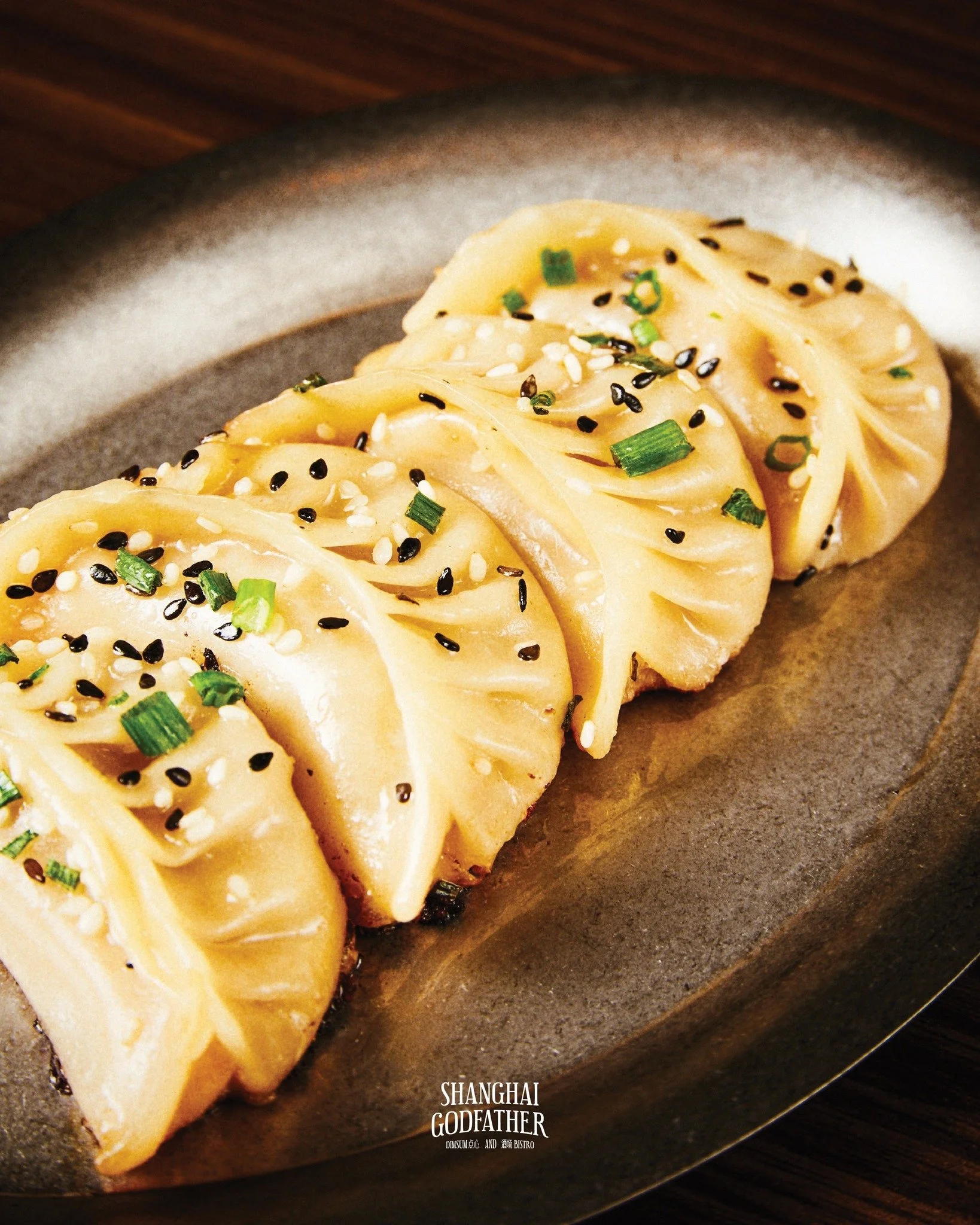 Freshly wrapped, steamed to order. Made the way we believe Xiao Long Bao should be 🥟

#ShanghaiGodfather #ShanghaiCuisine #Dimsum #Bistro