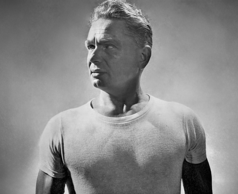 Portrait de Joseph Pilates.