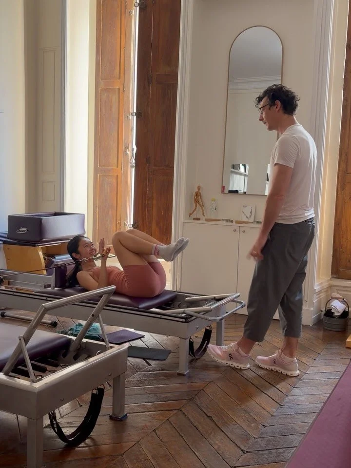 Feeling every detail through the magic hands of J&eacute;r&eacute;mie @true_pilates_prague at @studiopilatesdeparis 🤍 

#romanapilates #romanapilatesinternational #pilates #contrology #trainwiththebest