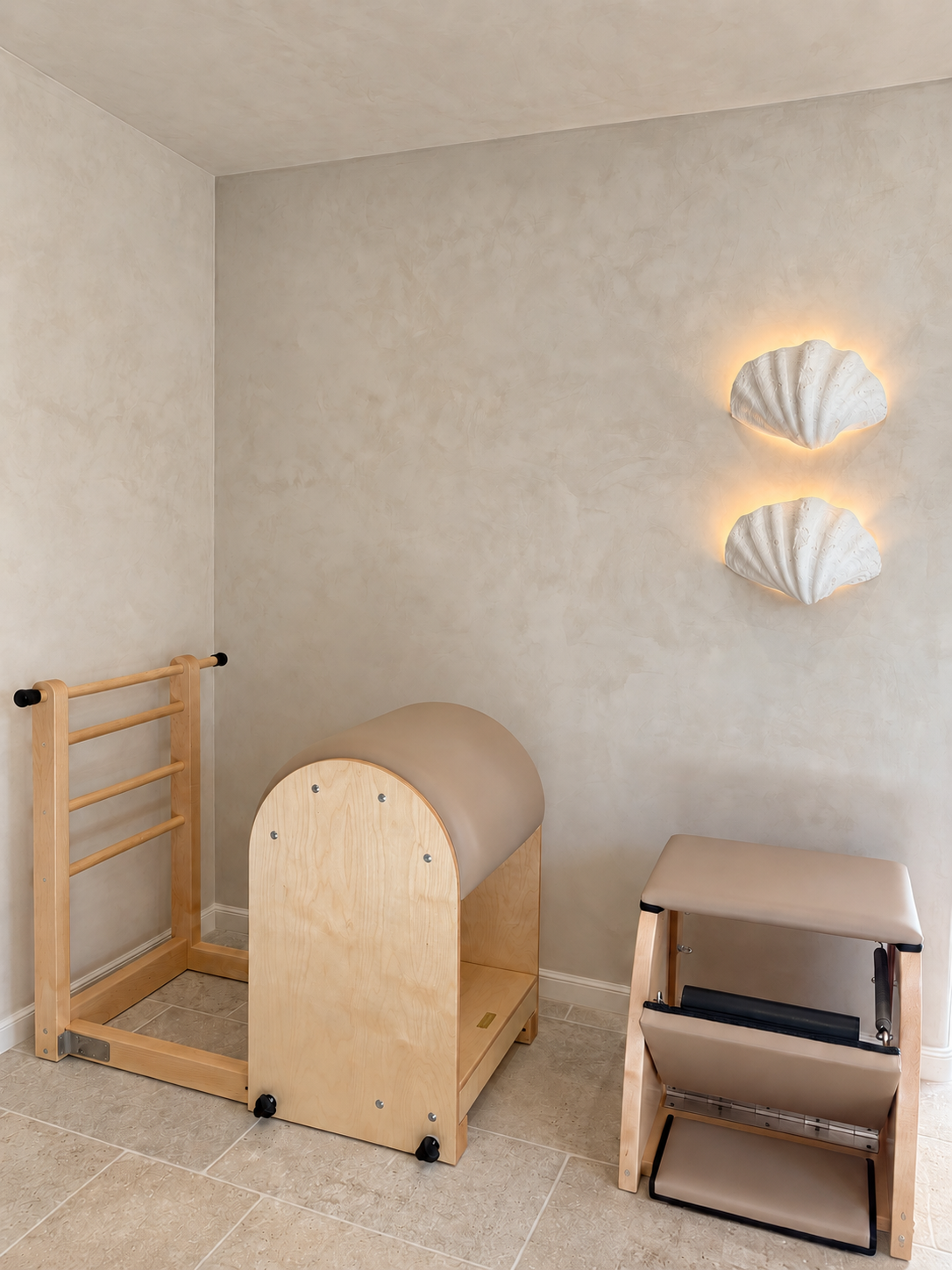 Le Barrel et la Wunda Chair du studio.