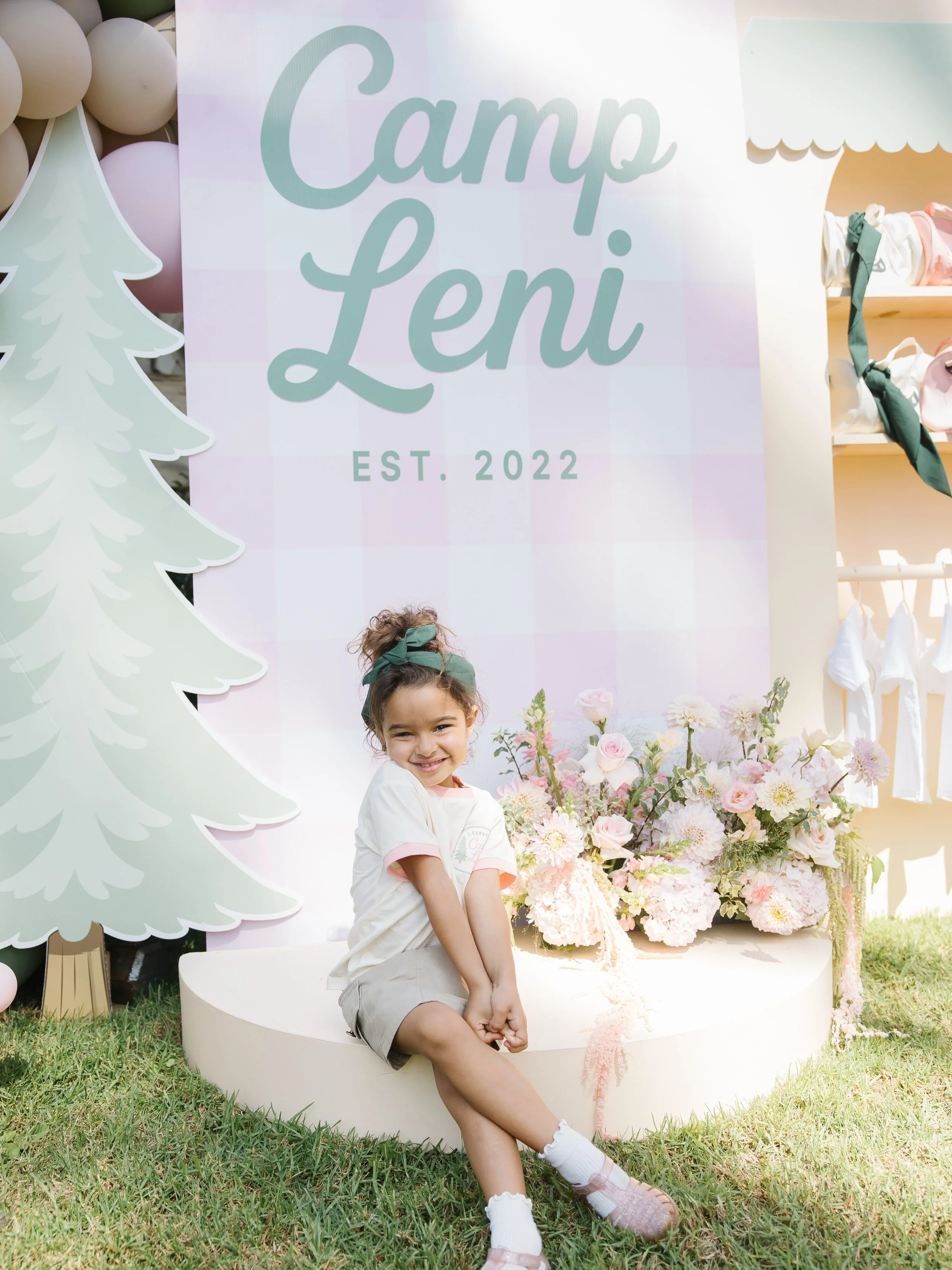 Four years old and already running her own camp! The wilderness never looked so magical! 🏕️ 

 
Planning &amp; Rentals @bouncehausla
Photographer @alyssahunterphoto
Content Creator @unreelguest
Balloon Assist @beeballoonsco
Florals @como.laa.flor
Dr