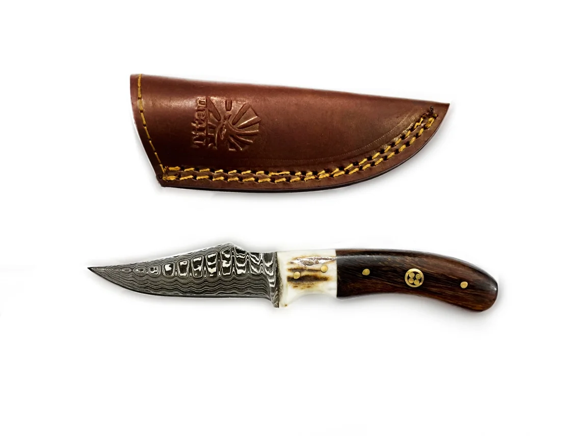Damascus Steel Skinner Knife – Natural Stag Antler & Walnut