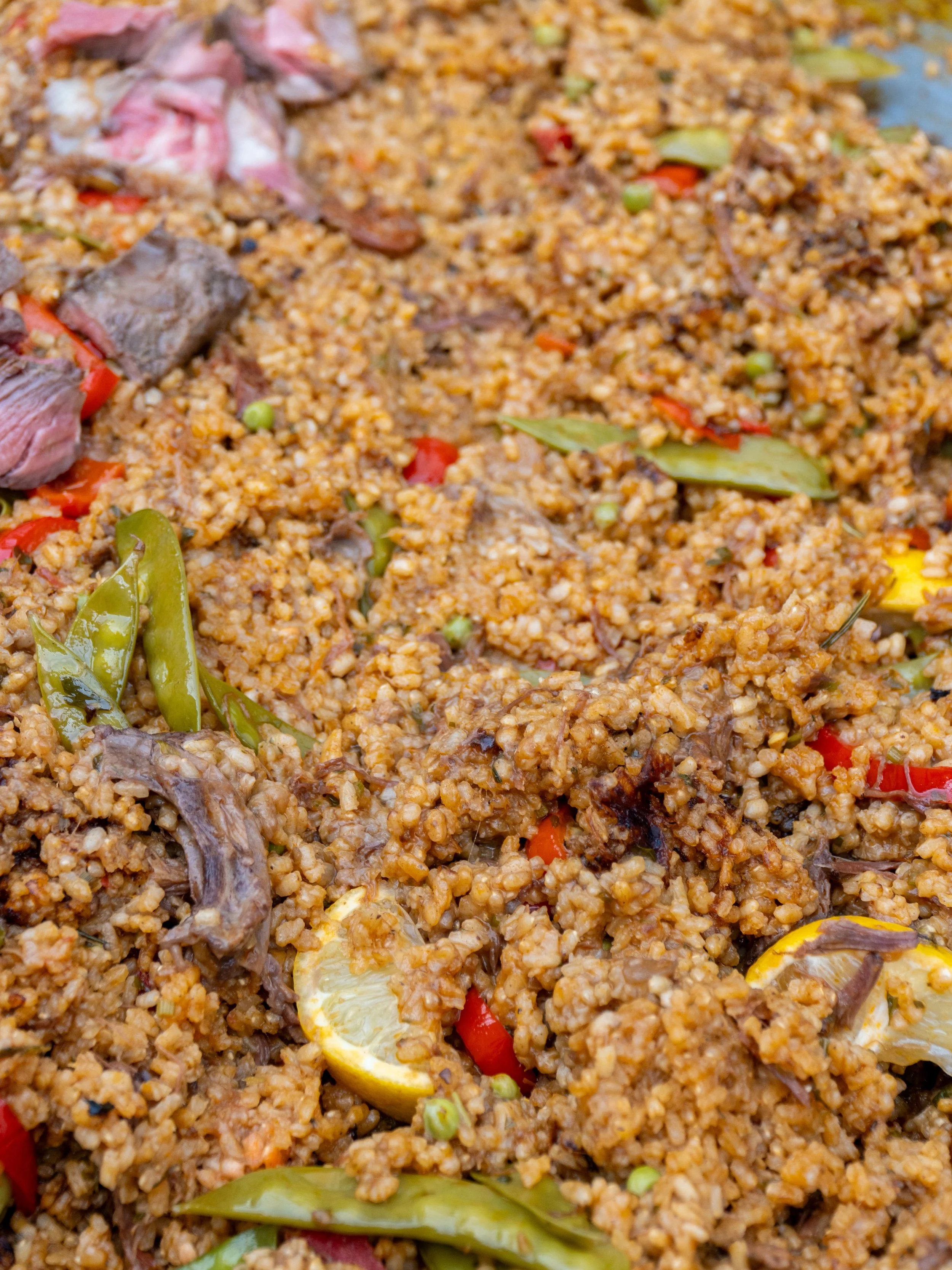 La mejor rese&ntilde;a, est&aacute; en una paellera vac&iacute;a.

Arroz meloso, vegetales frescos, cortes de carne y el sabor que s&oacute;lo se logra cocinando frente a tus invitados.

Cuando la fila no se acaba y la paella s&iacute;, sabemos que h