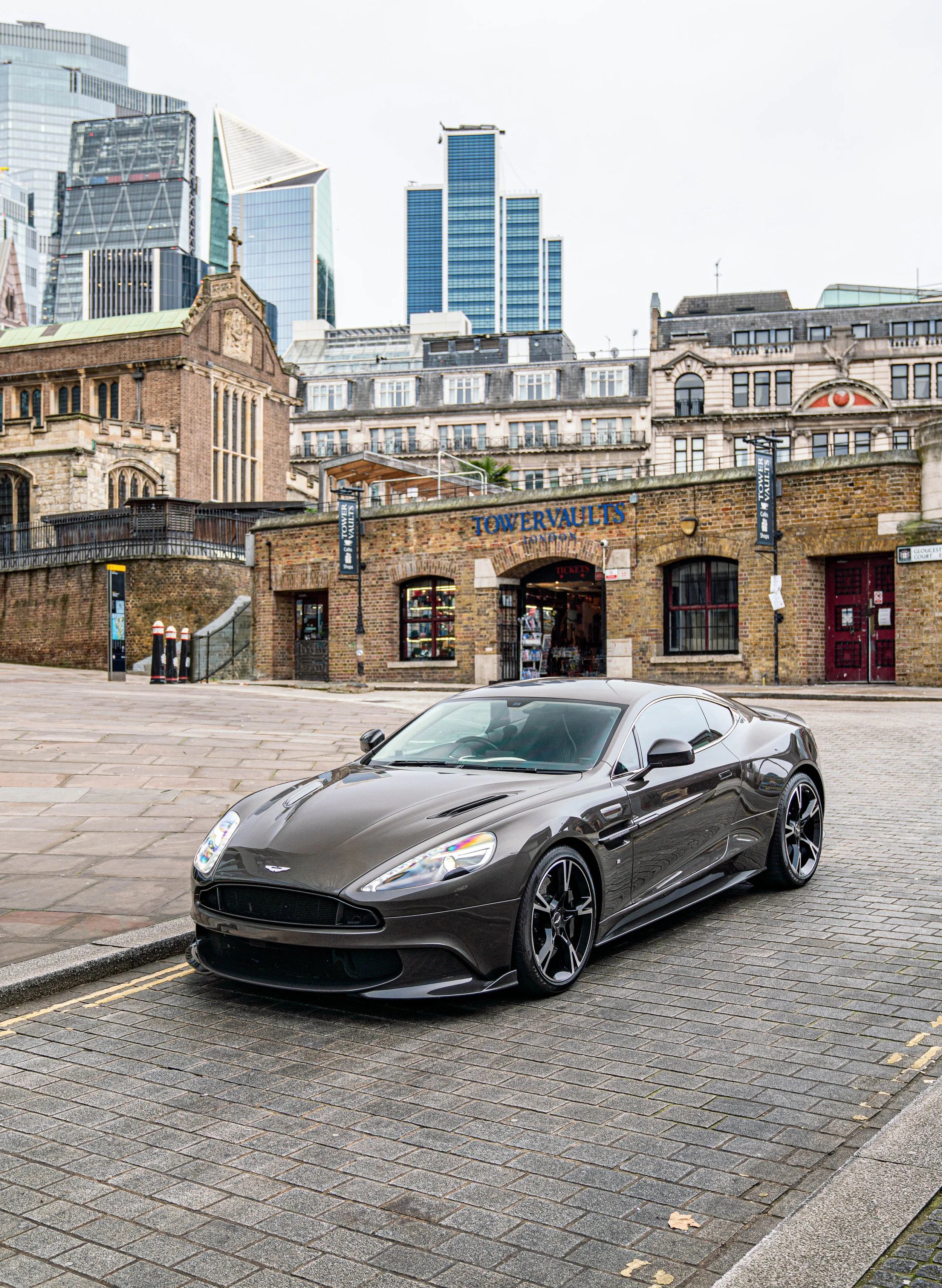 Aston  Martin Vanquish .jpg