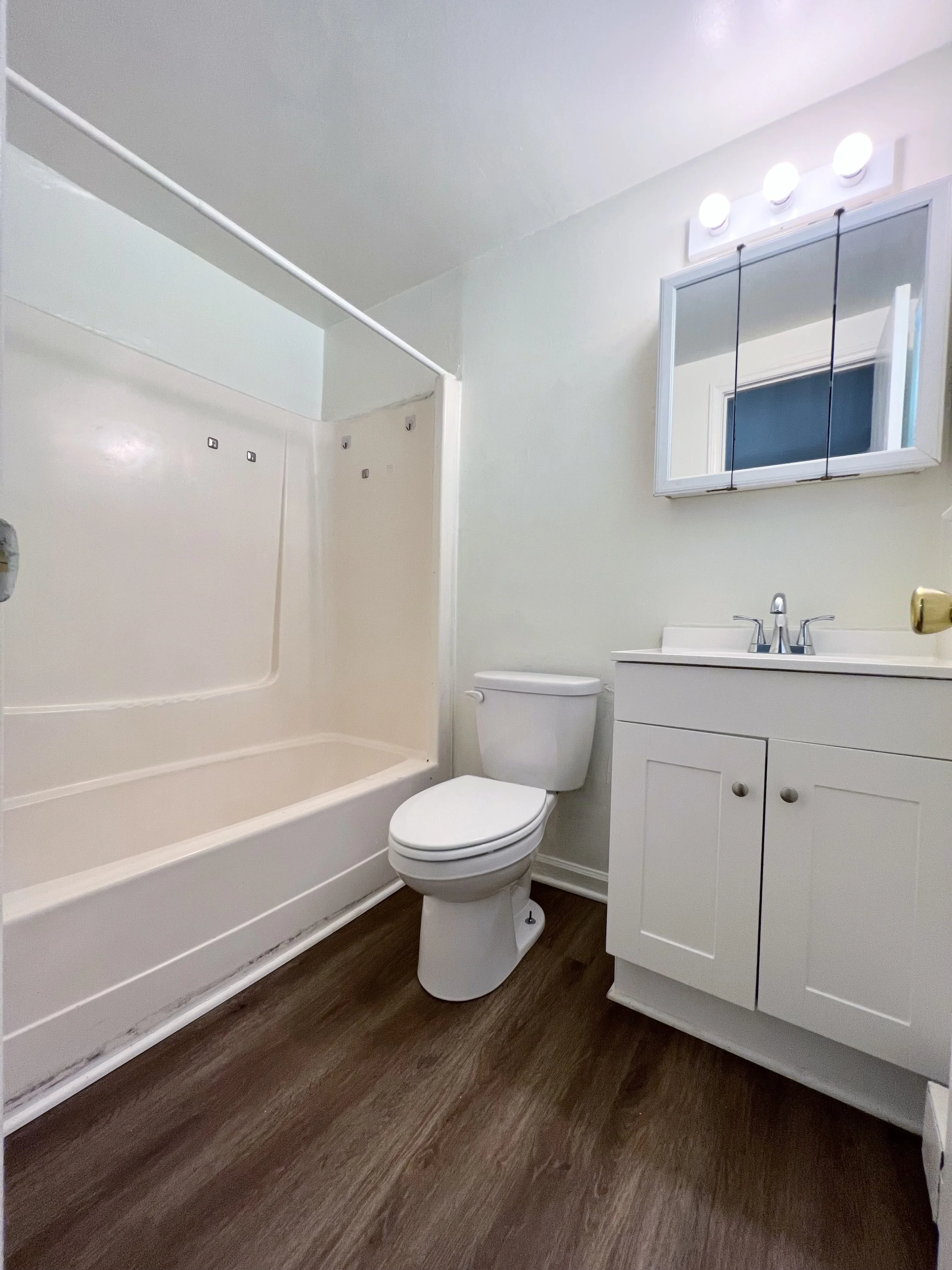 Lakewood - One Bedroom - 615 ft.² - Bathroom