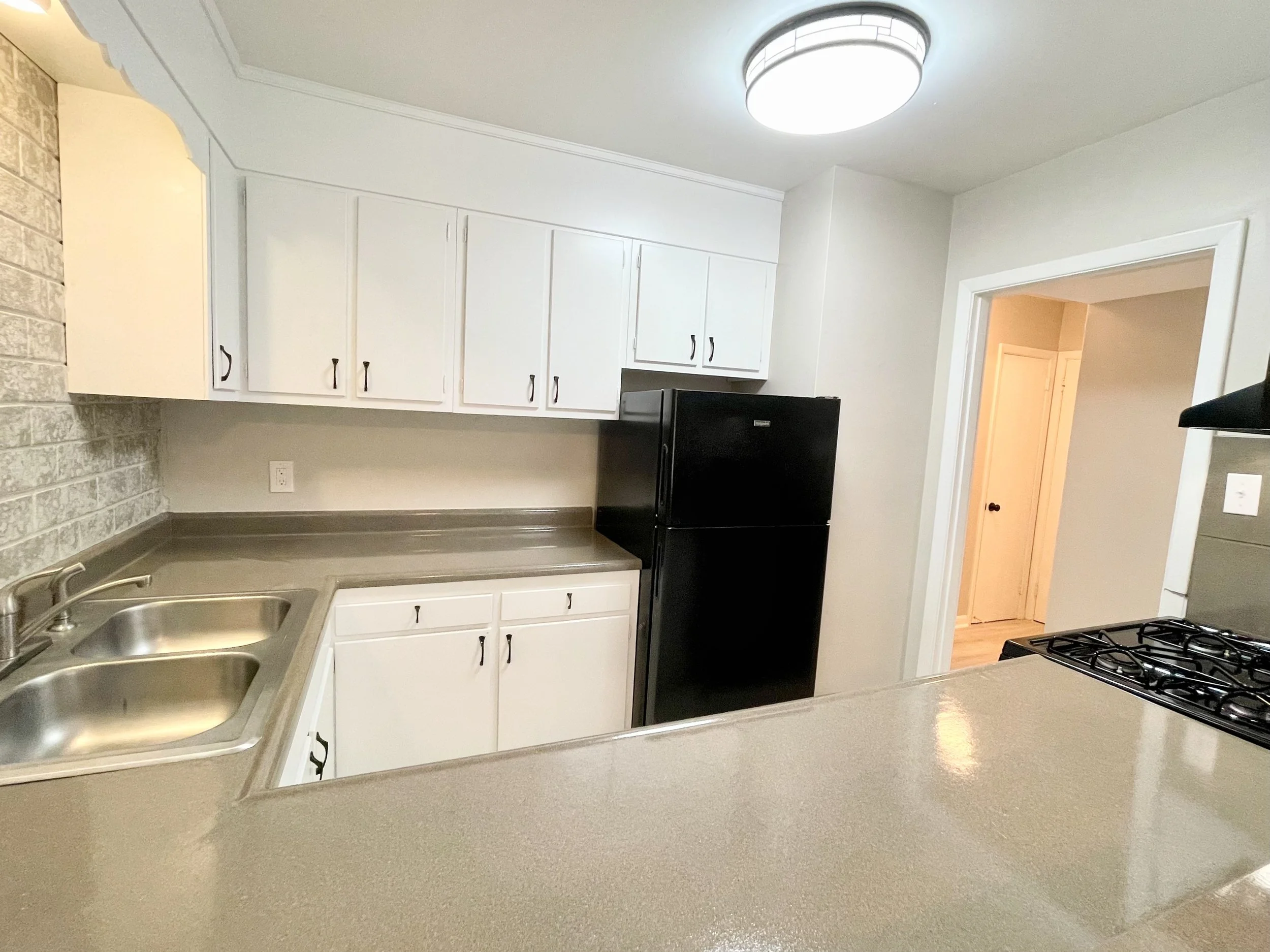 Sycamore - Freshly Remodeled - Kitchen Without Dishwasher