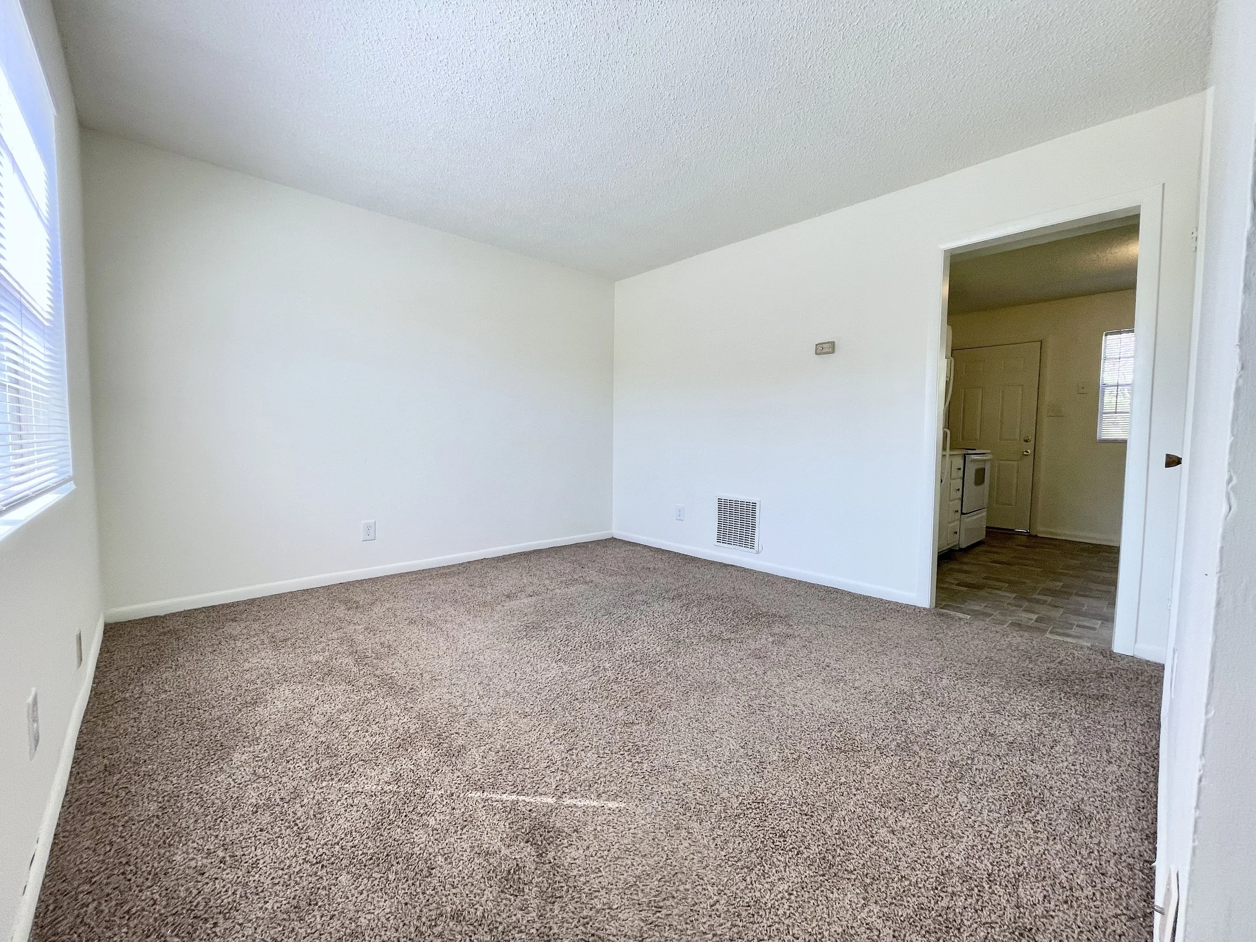 Sherwood Court - Living Room w/ Carpet