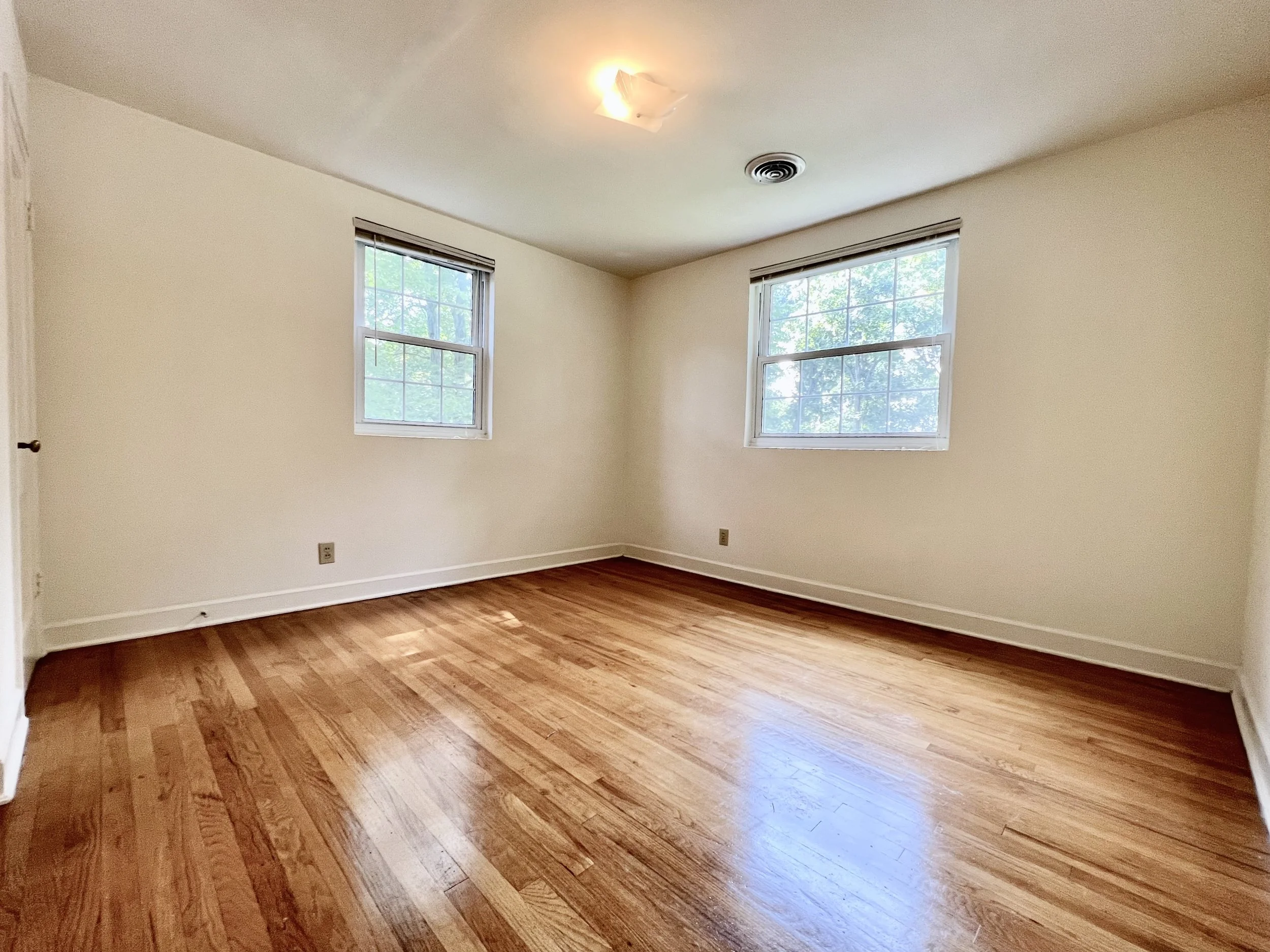 Lindley Park Manor - One Bedroom - Bedroom