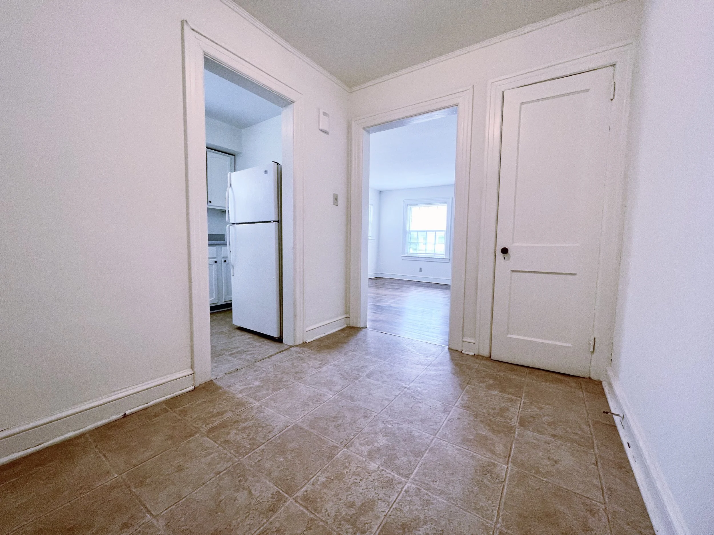 Spring Garden/Lindell Duplex - Two Bedroom - Dining Room 