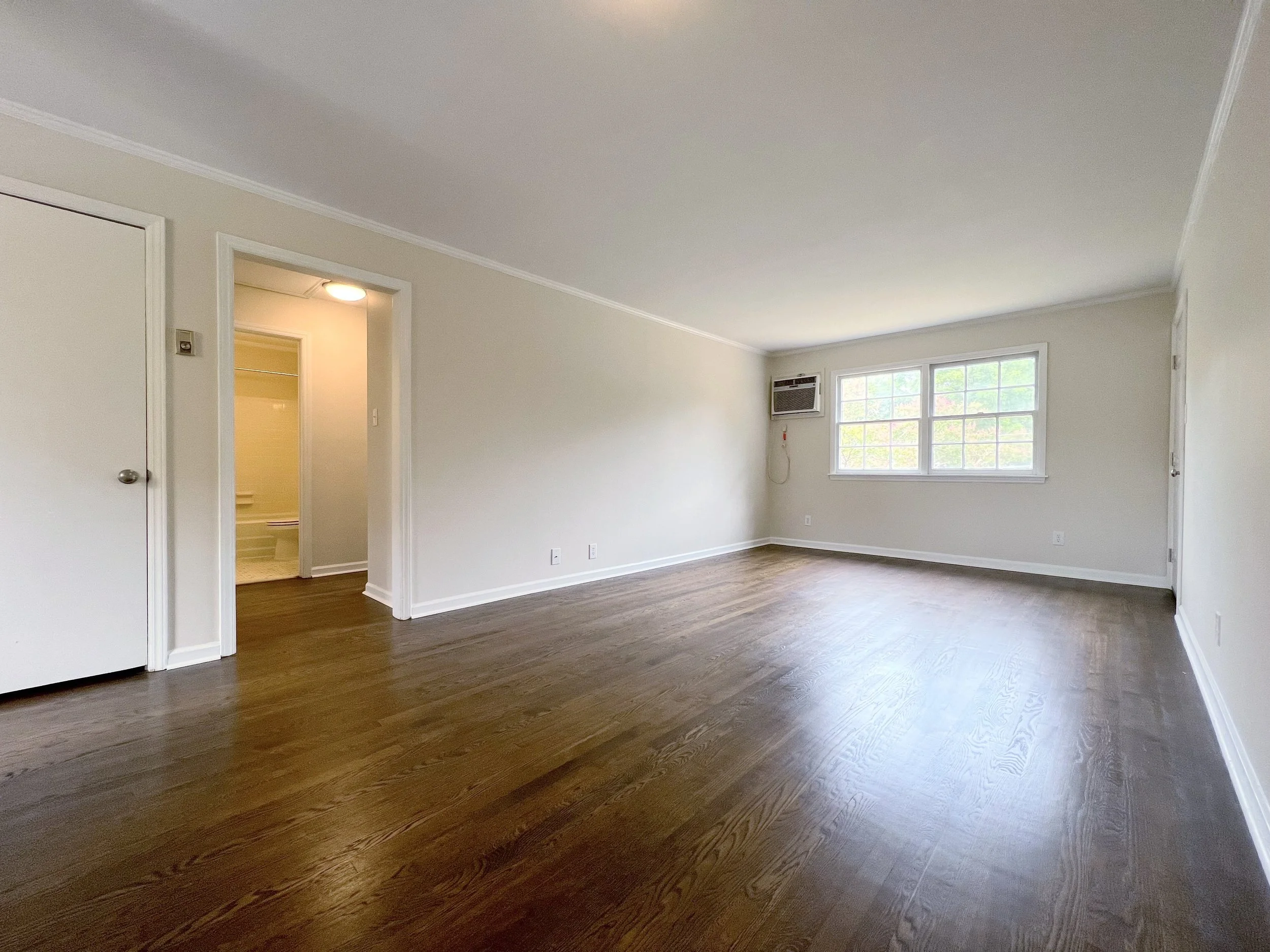 Normandy Manor - 2 Bedrooms 1 Bathroom - Living Room