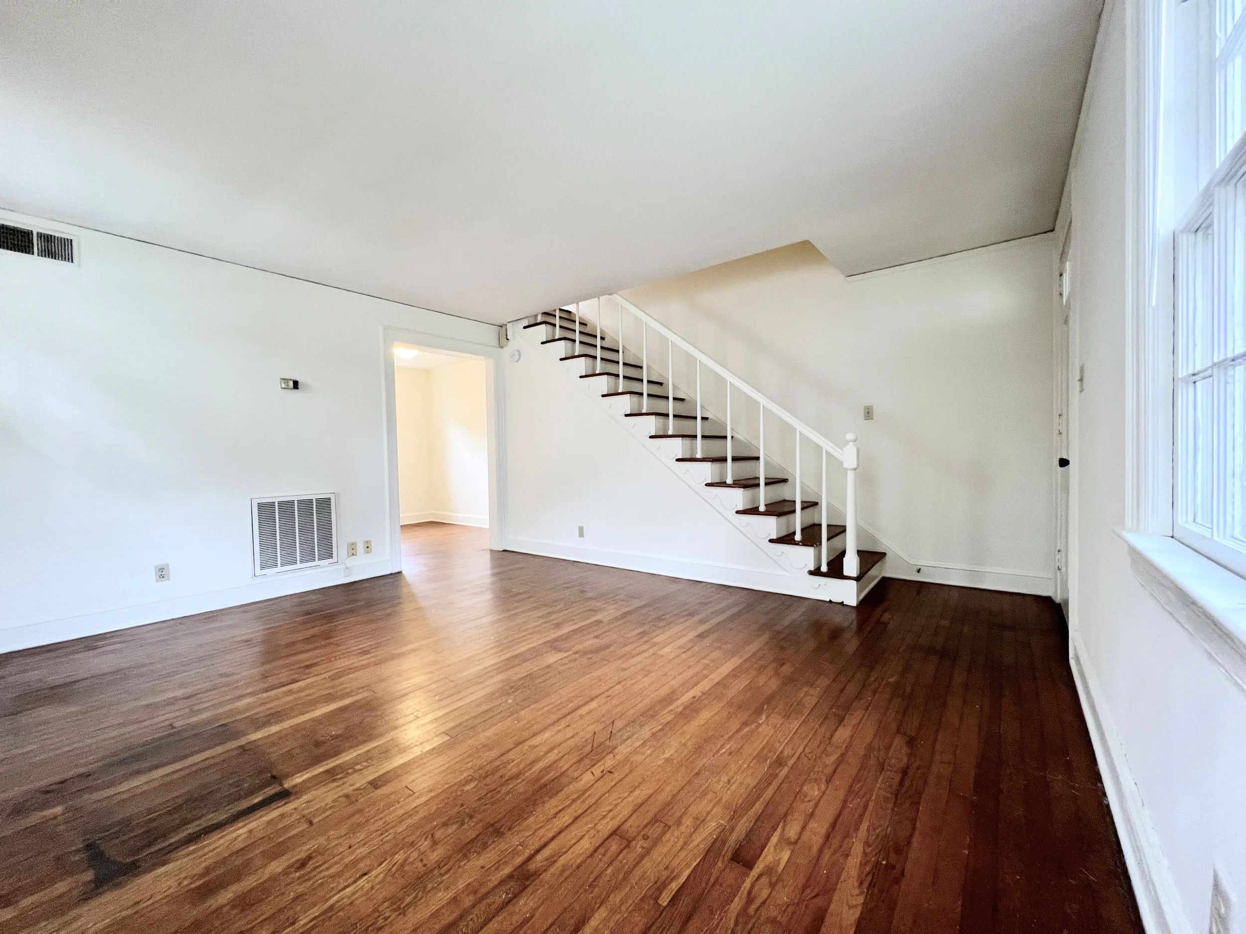 Spring Garden/Lindell Duplex - One Bedroom -  Living Room
