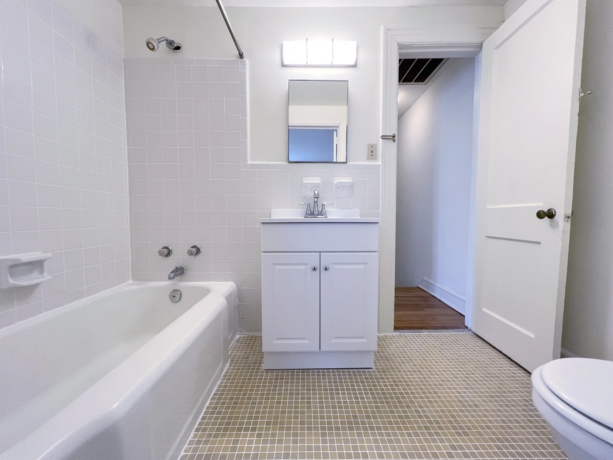 Spring Garden/Lindell Duplex - Two Bedroom -  Bathroom