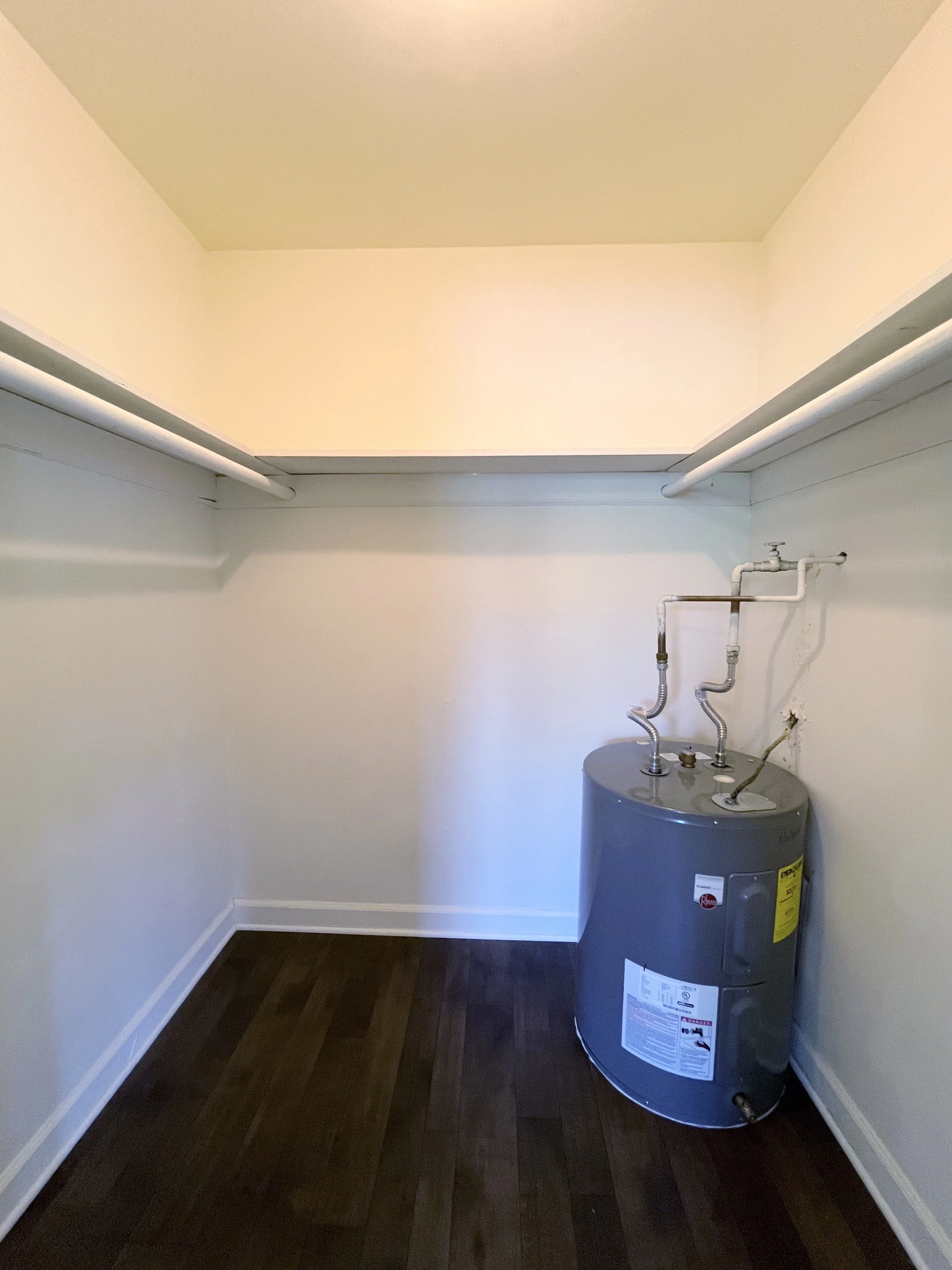 Lakewood - One Bedroom - 550 ft.² - Closet
