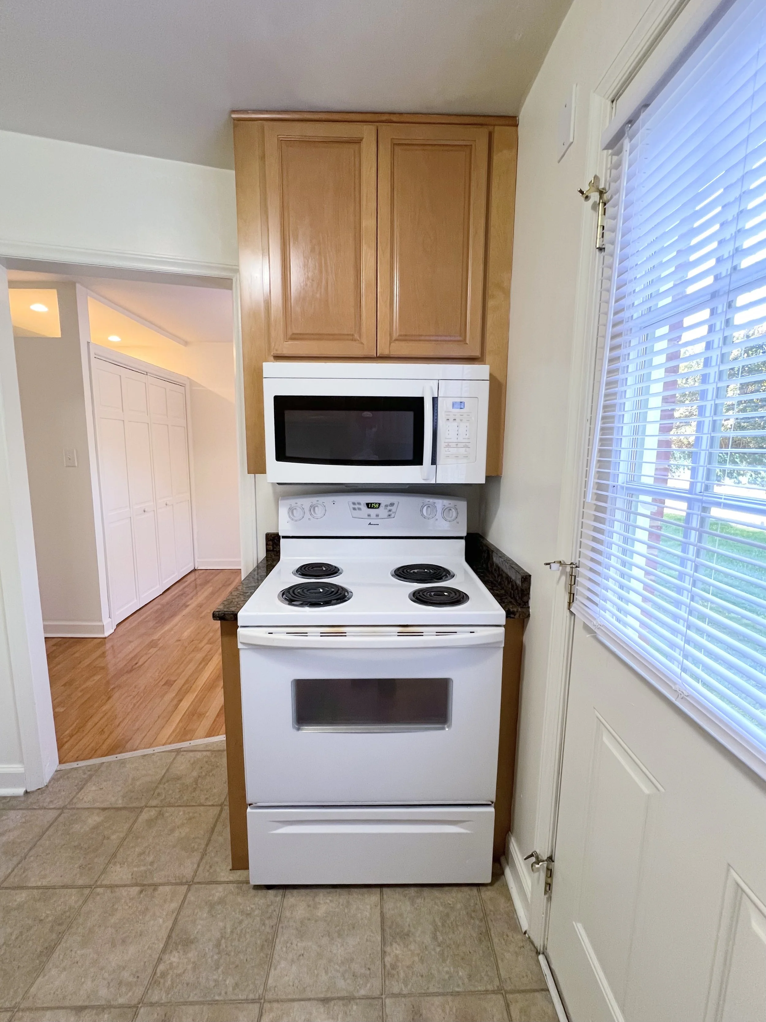Two-bedroom townhome FULL REMODEL — kitchen