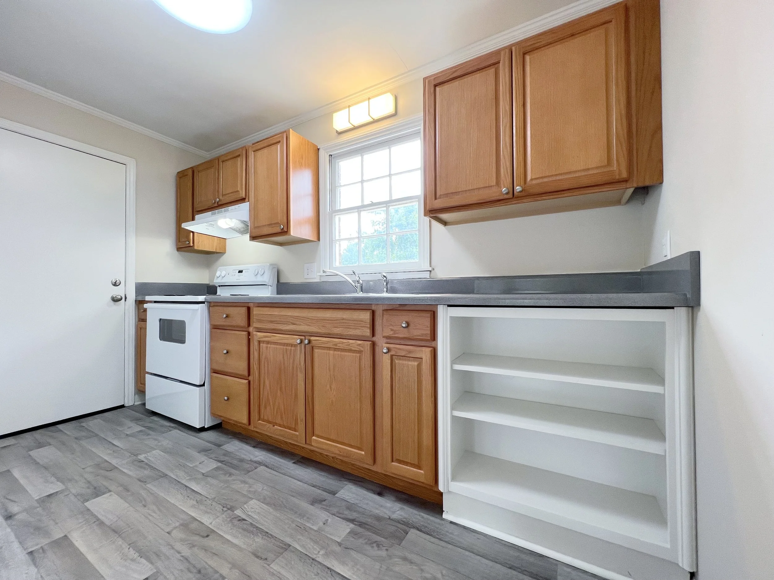 Normandy Manor - 2 Bedrooms 1 Bathroom - Kitchen