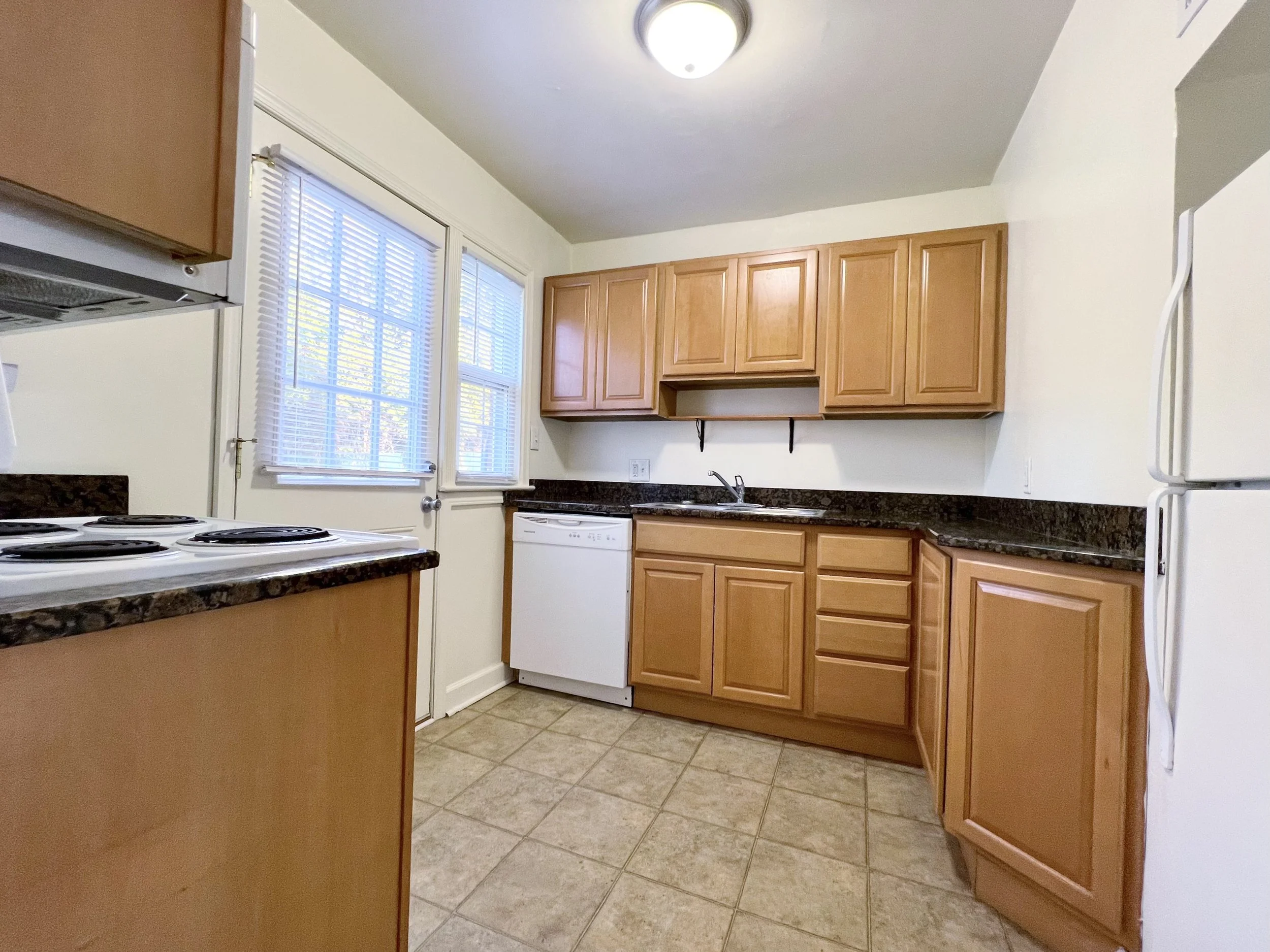 Two-bedroom townhome FULL REMODEL — kitchen