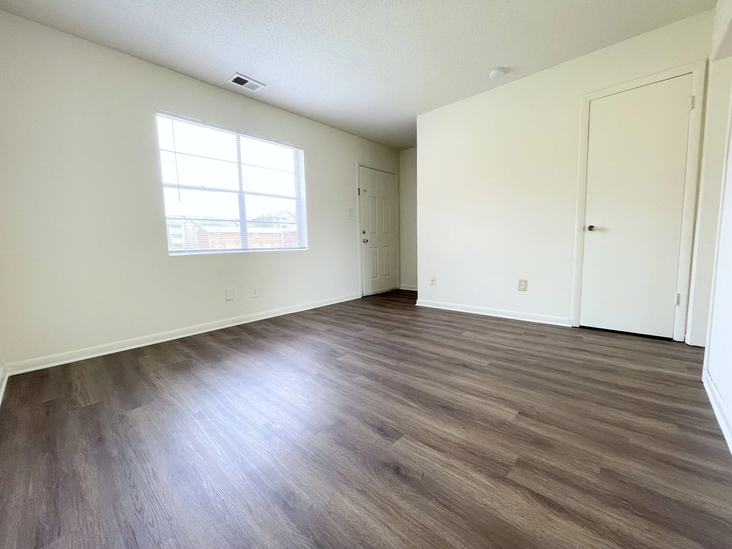 Sherwood Court - Living Room w/ Plank Floor