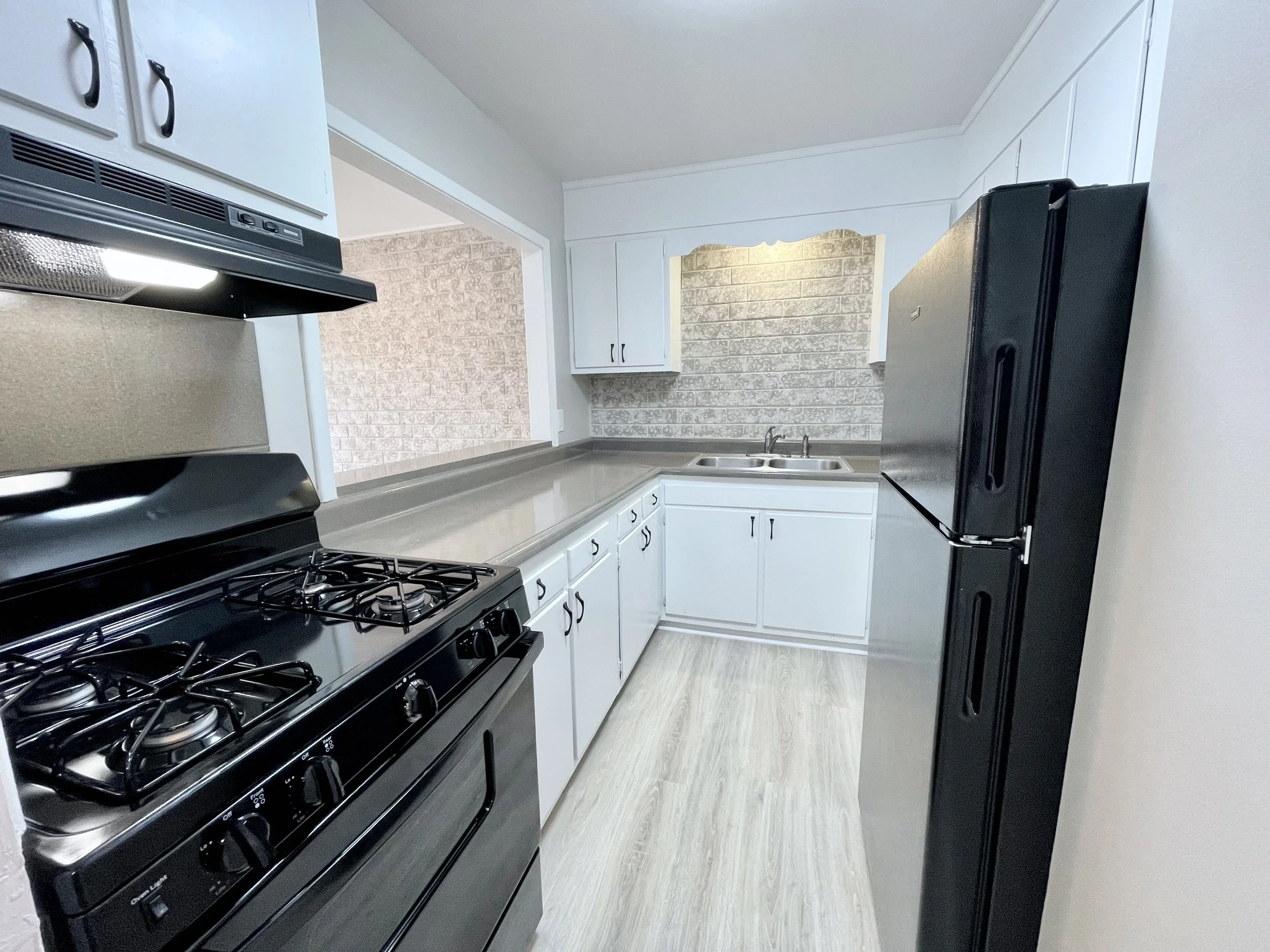 Sycamore - Freshly Remodeled - Kitchen Without Dishwasher