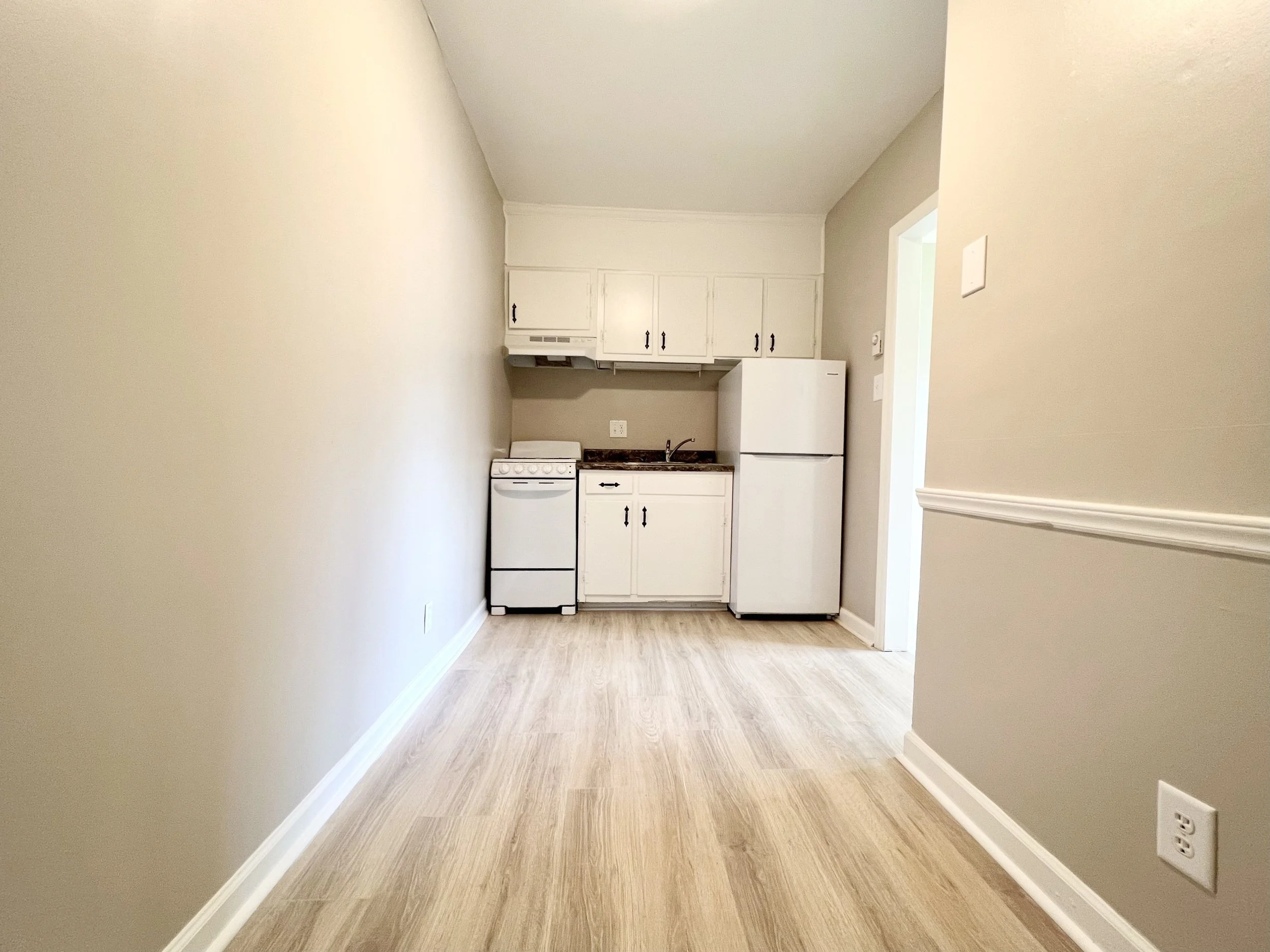 Lakewood - Remodeled One Bedroom - 550 ft.² - Kitchen