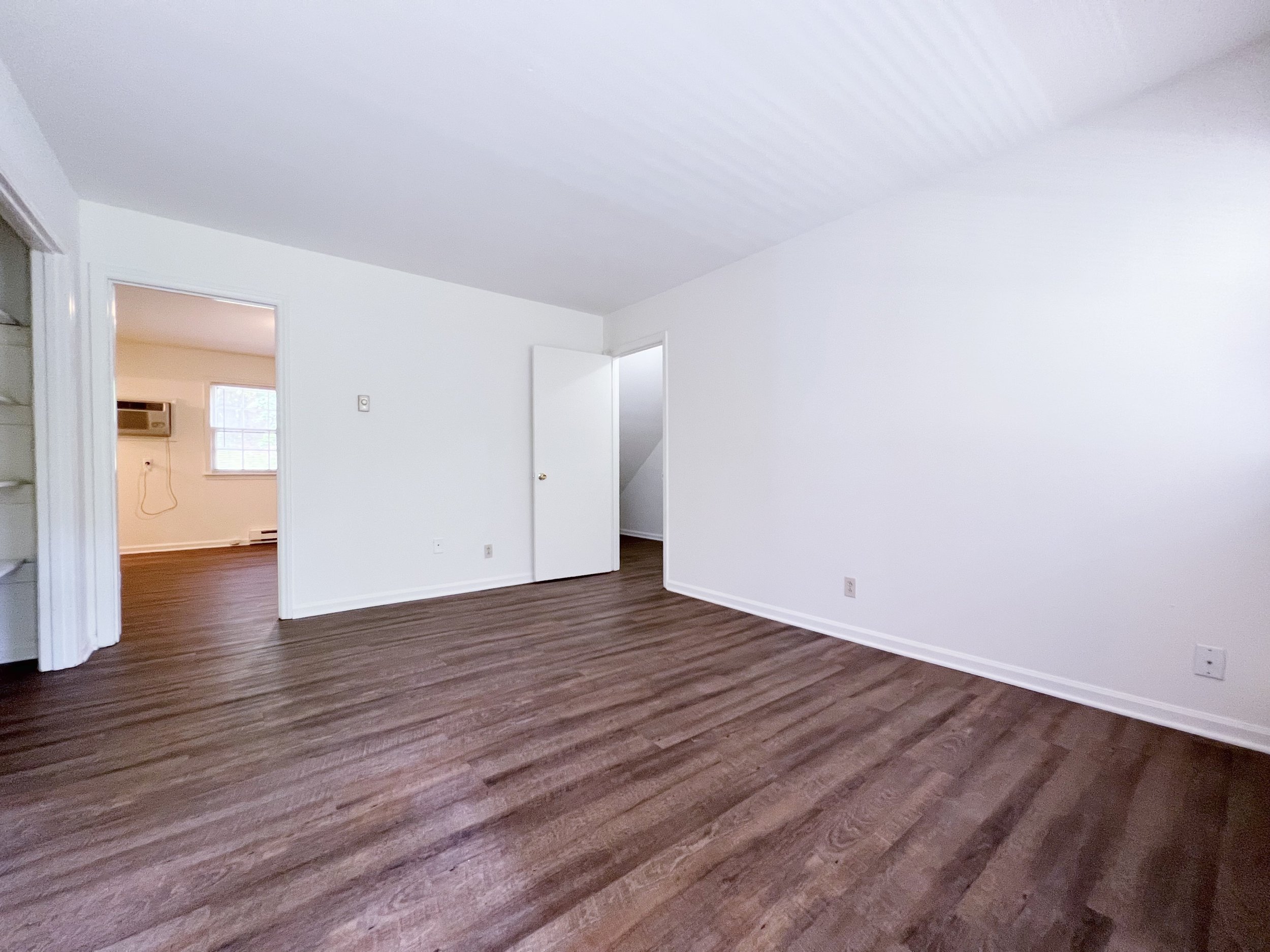 Lakewood - One Bedroom - 615 ft.² - Living Room