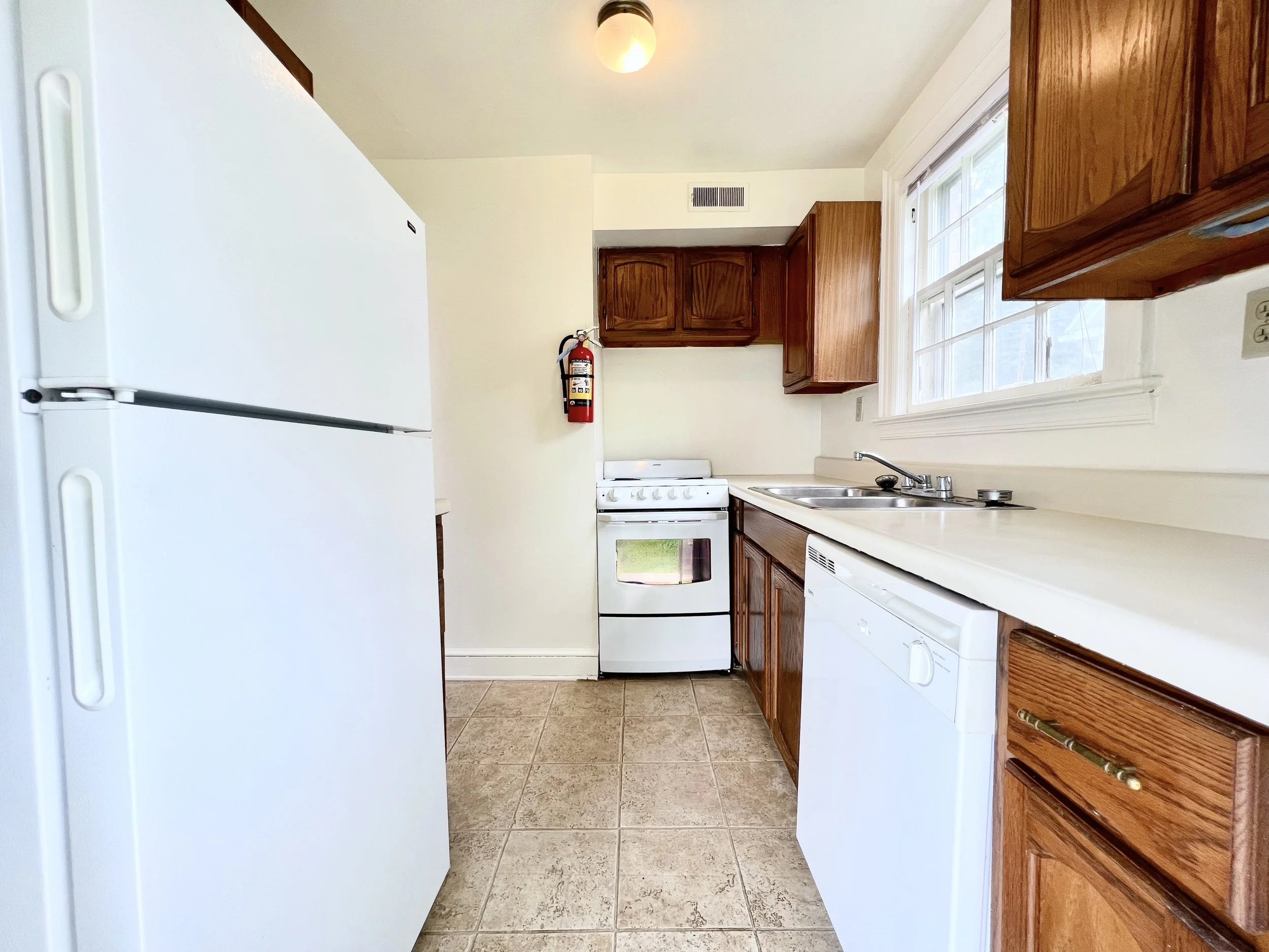 Spring Garden/Lindell Duplex - One Bedroom - Kitchen 