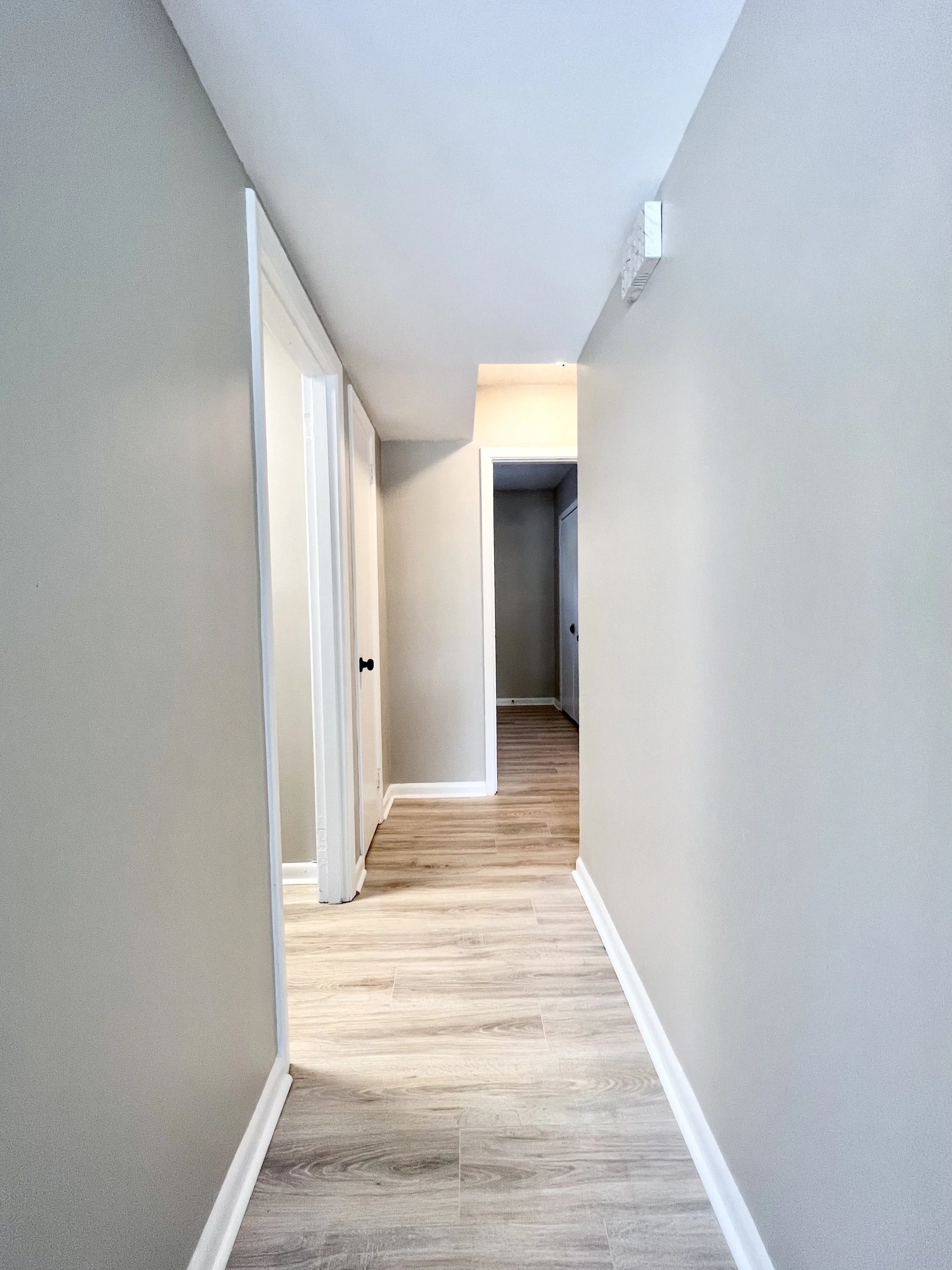 Sycamore - Fully Remodeled - Hallway