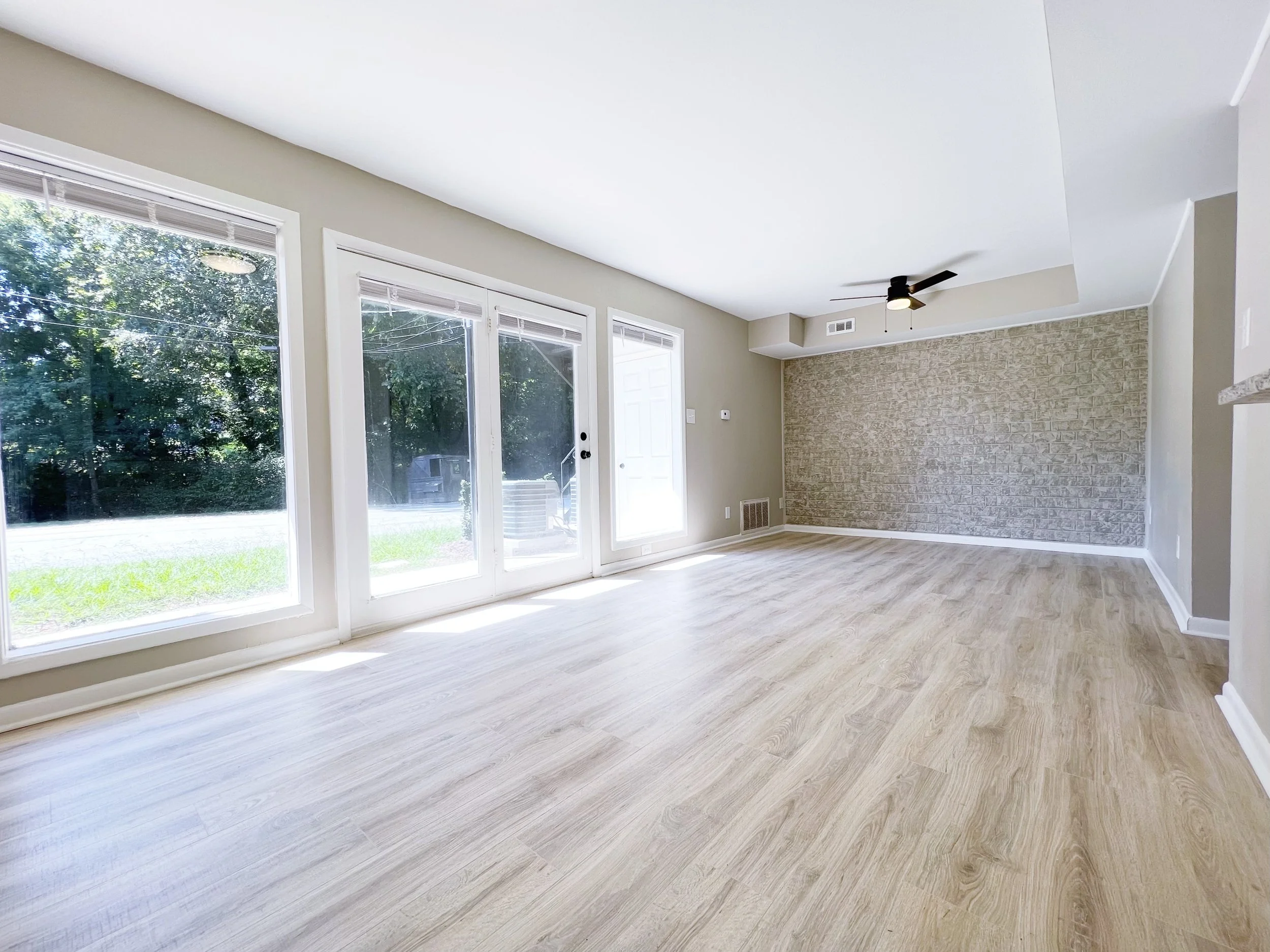Sycamore - Fully Remodeled - Living/Dining Room