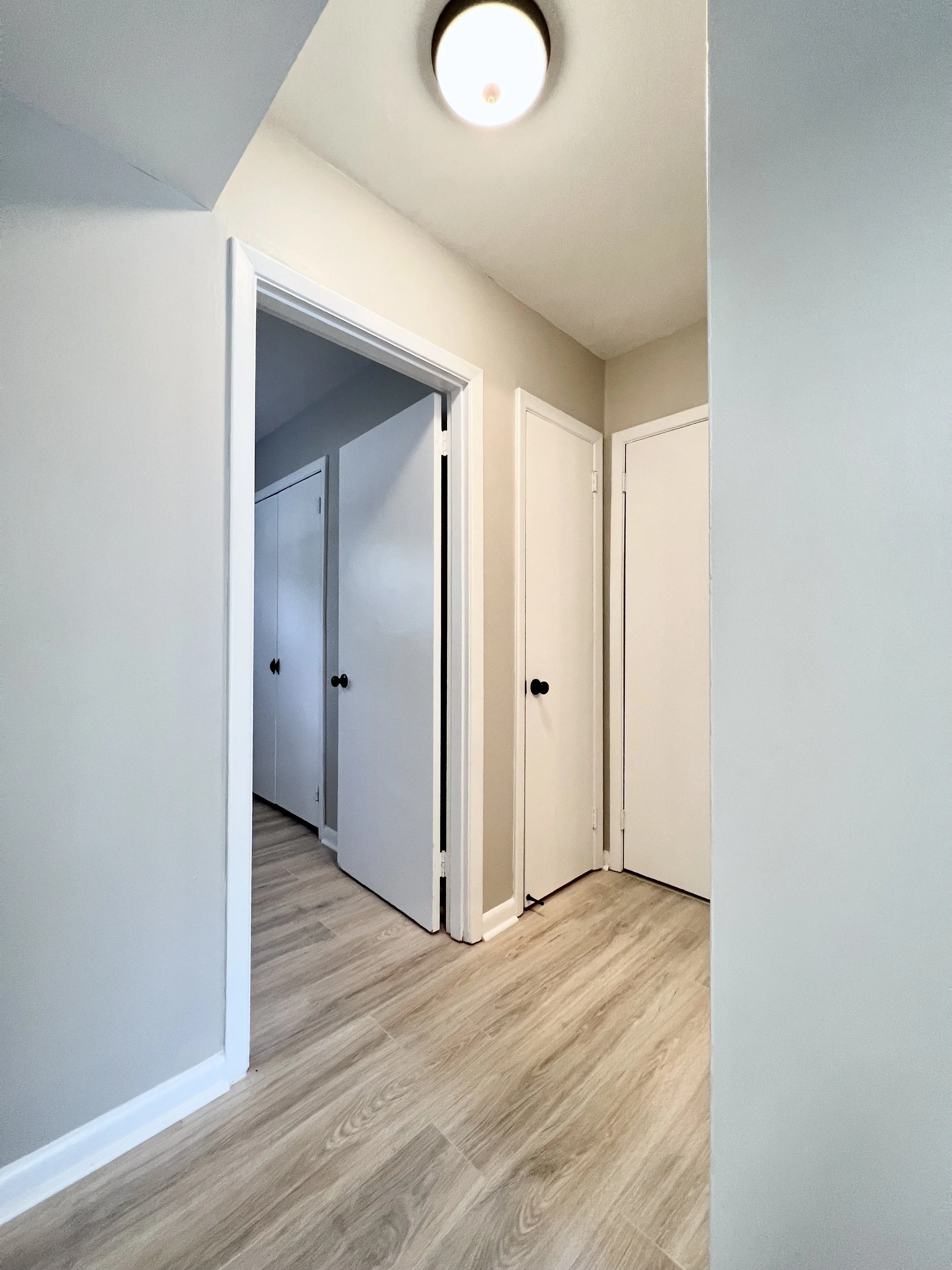 Sycamore - Fully Remodeled - Hallway