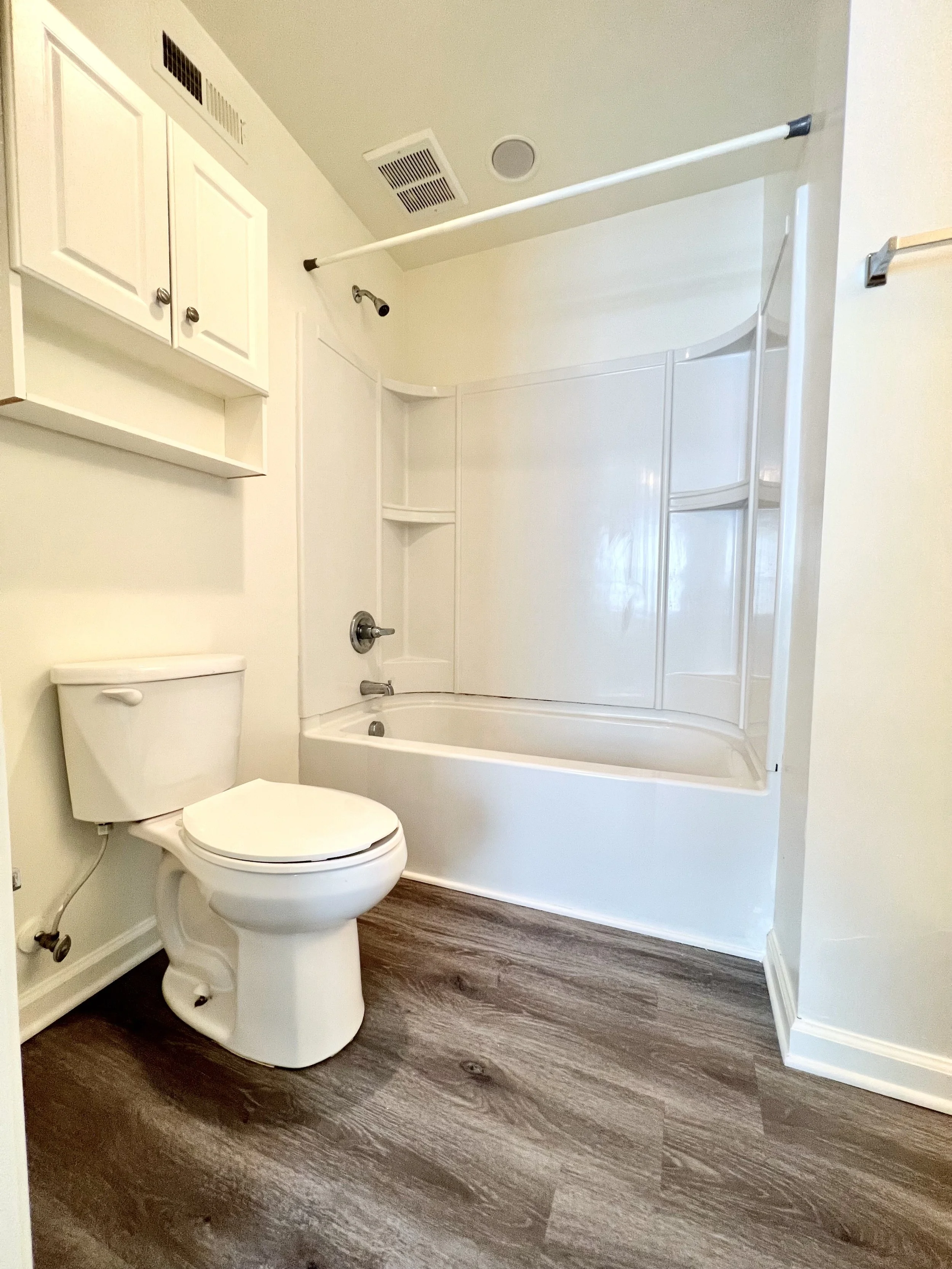 Yorkleigh Apartments - Three Bedroom - 2nd Full Bathroom