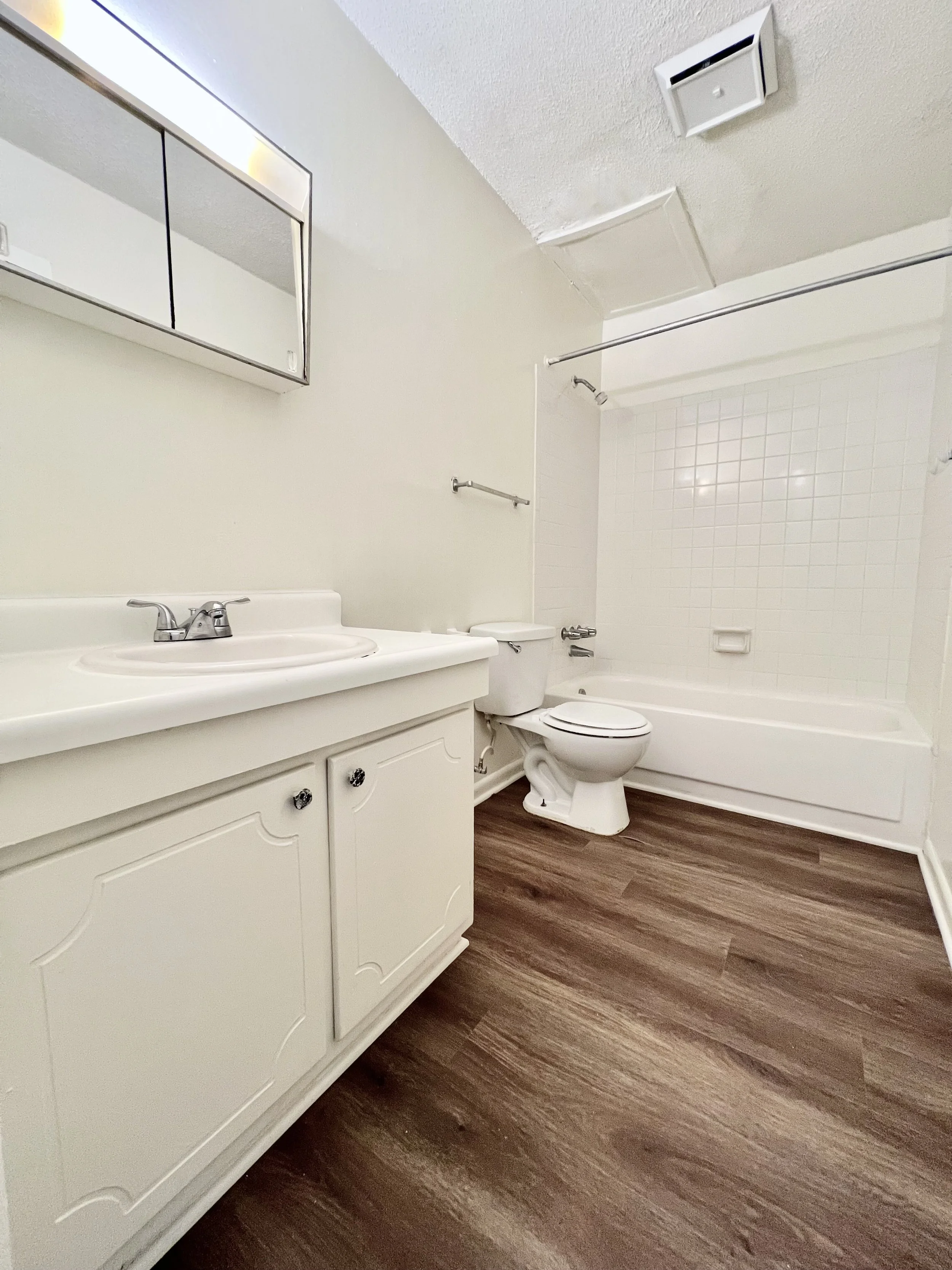 Yorkleigh Apartments - Three Bedroom - Bathroom