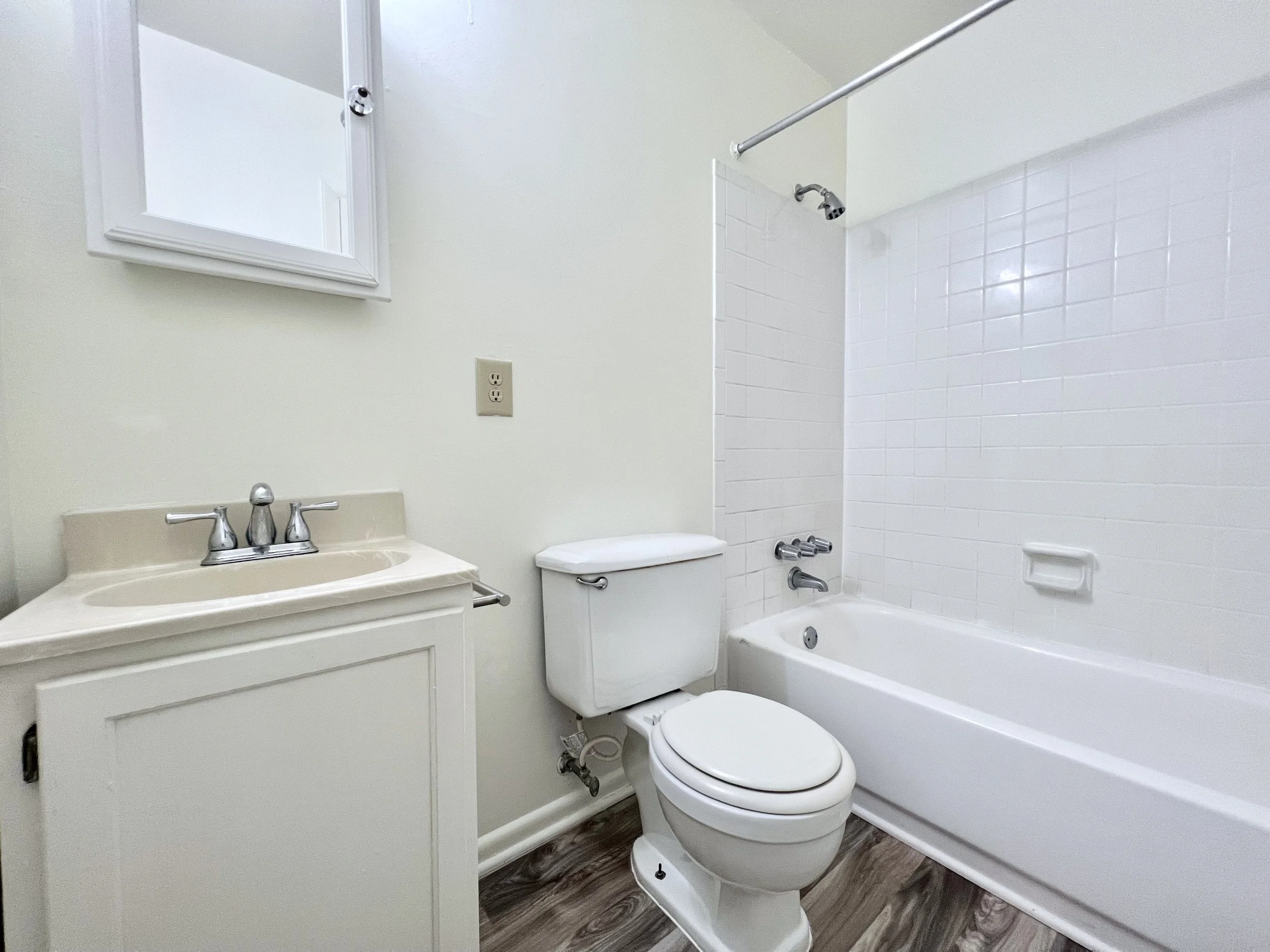 Yorkleigh Apartments  - One Bedroom - Bathroom
