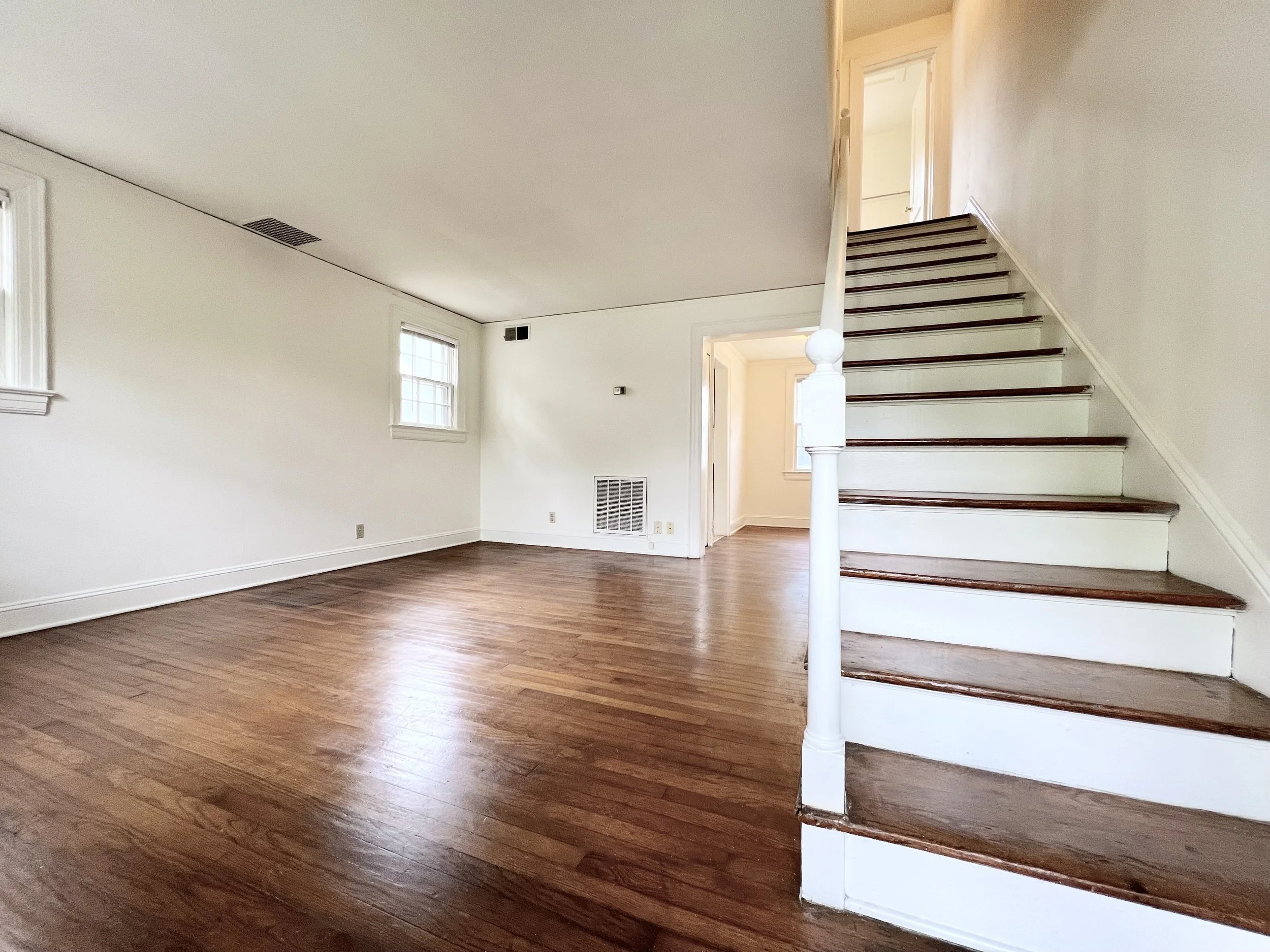 Spring Garden/Lindell Duplex - One Bedroom -  Living Room