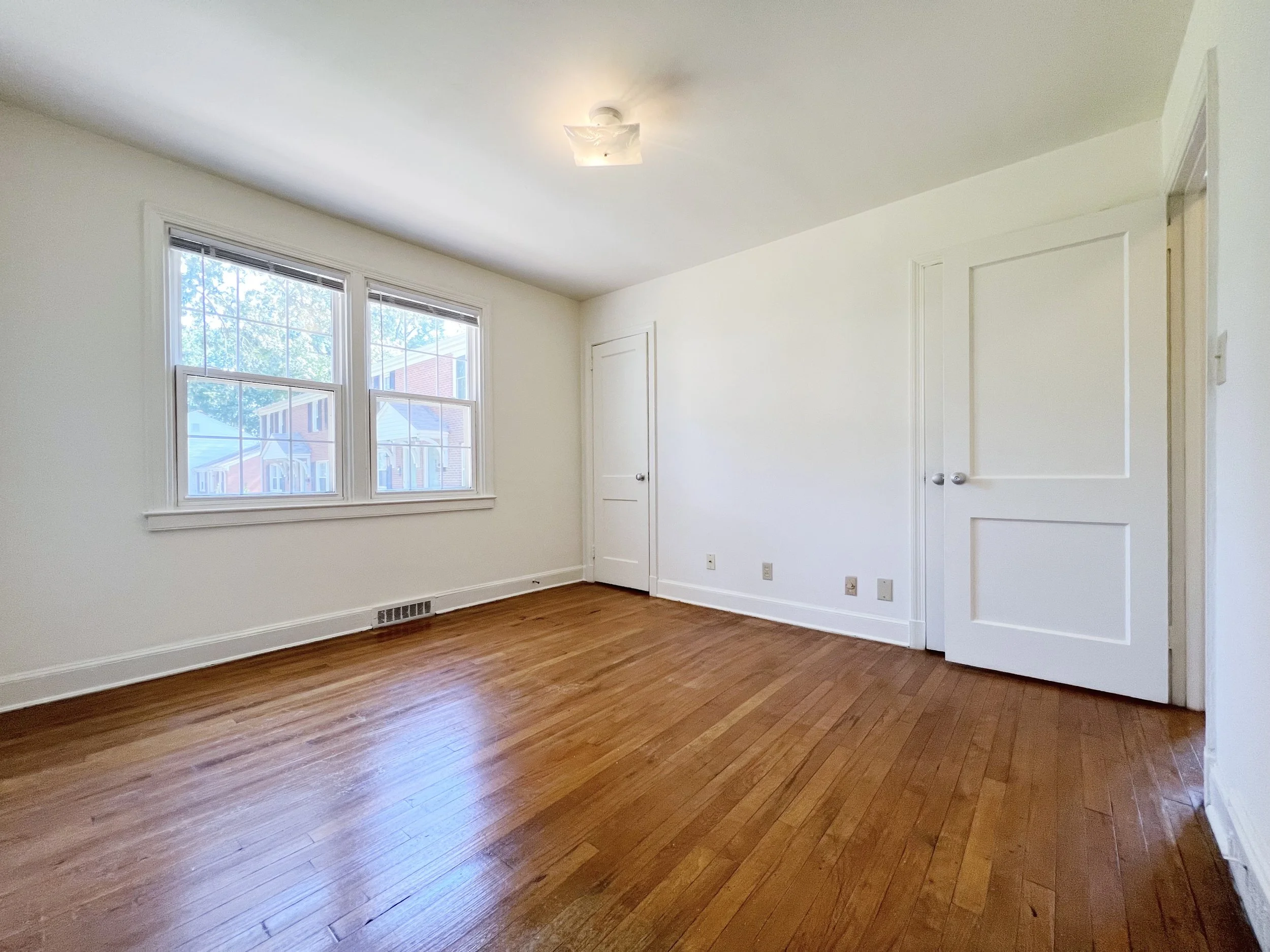 Standard one-bedroom garden — bedroom