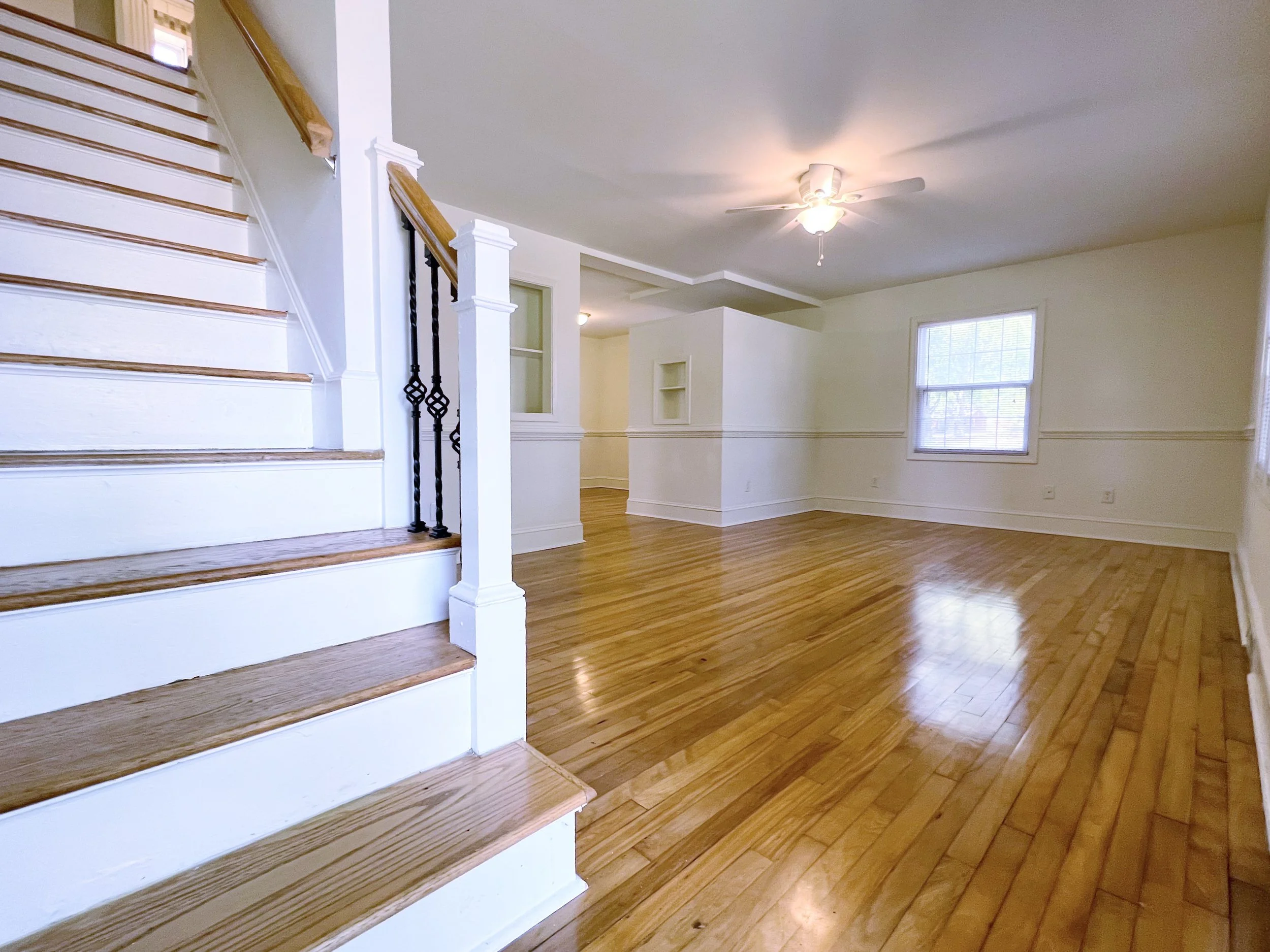 Two-bedroom townhome w/ office FULL REMODEL — living room
