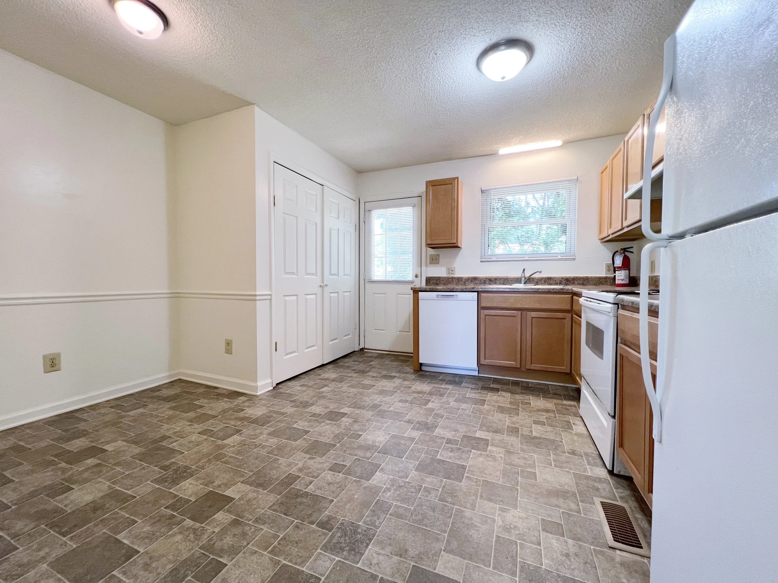 Hill Street Duplex - Spacious Kitchen w/ Laundry Hook-ups/Closet