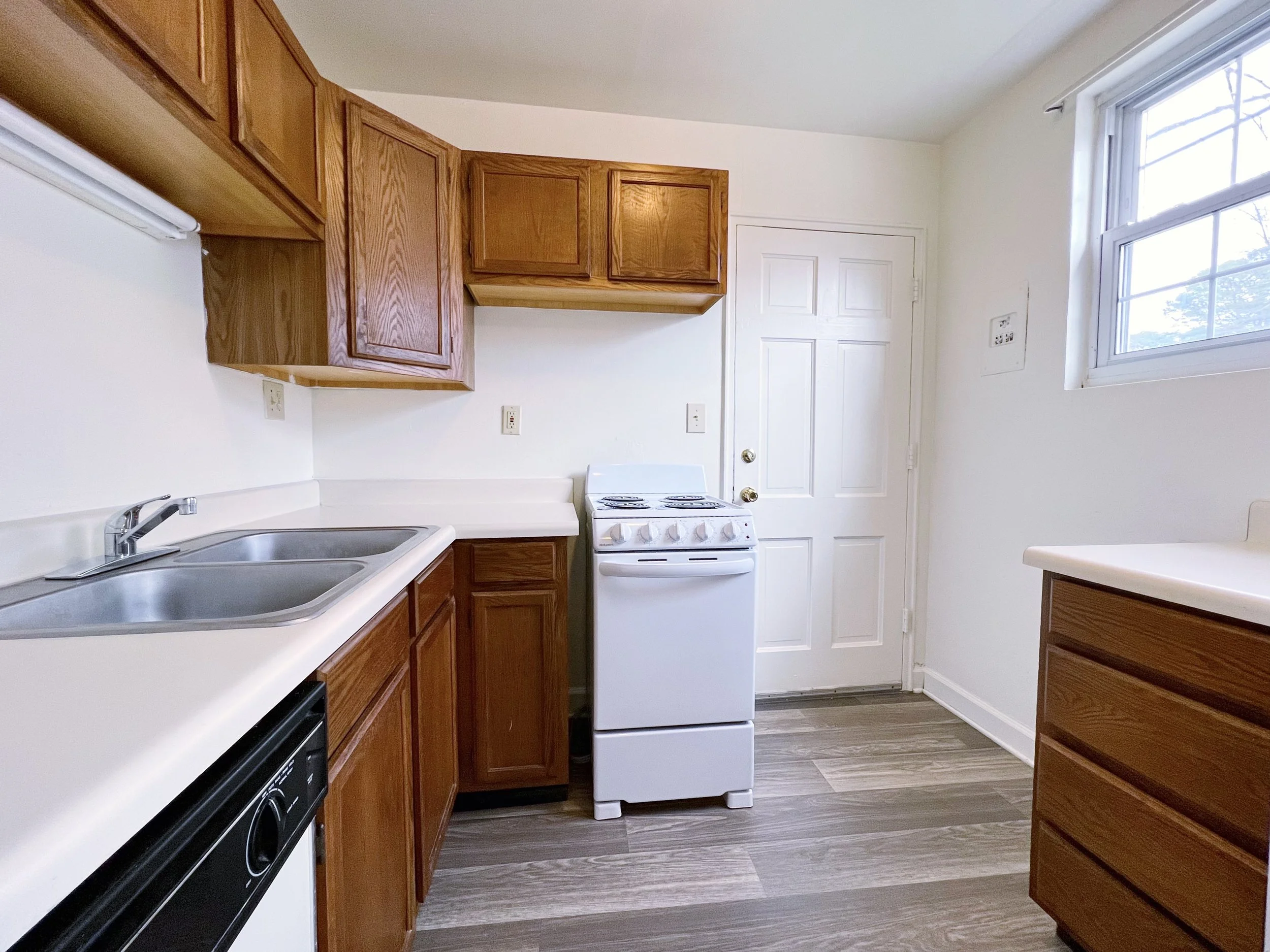 Lindley Park Manor - Two Bedroom - Kitchen