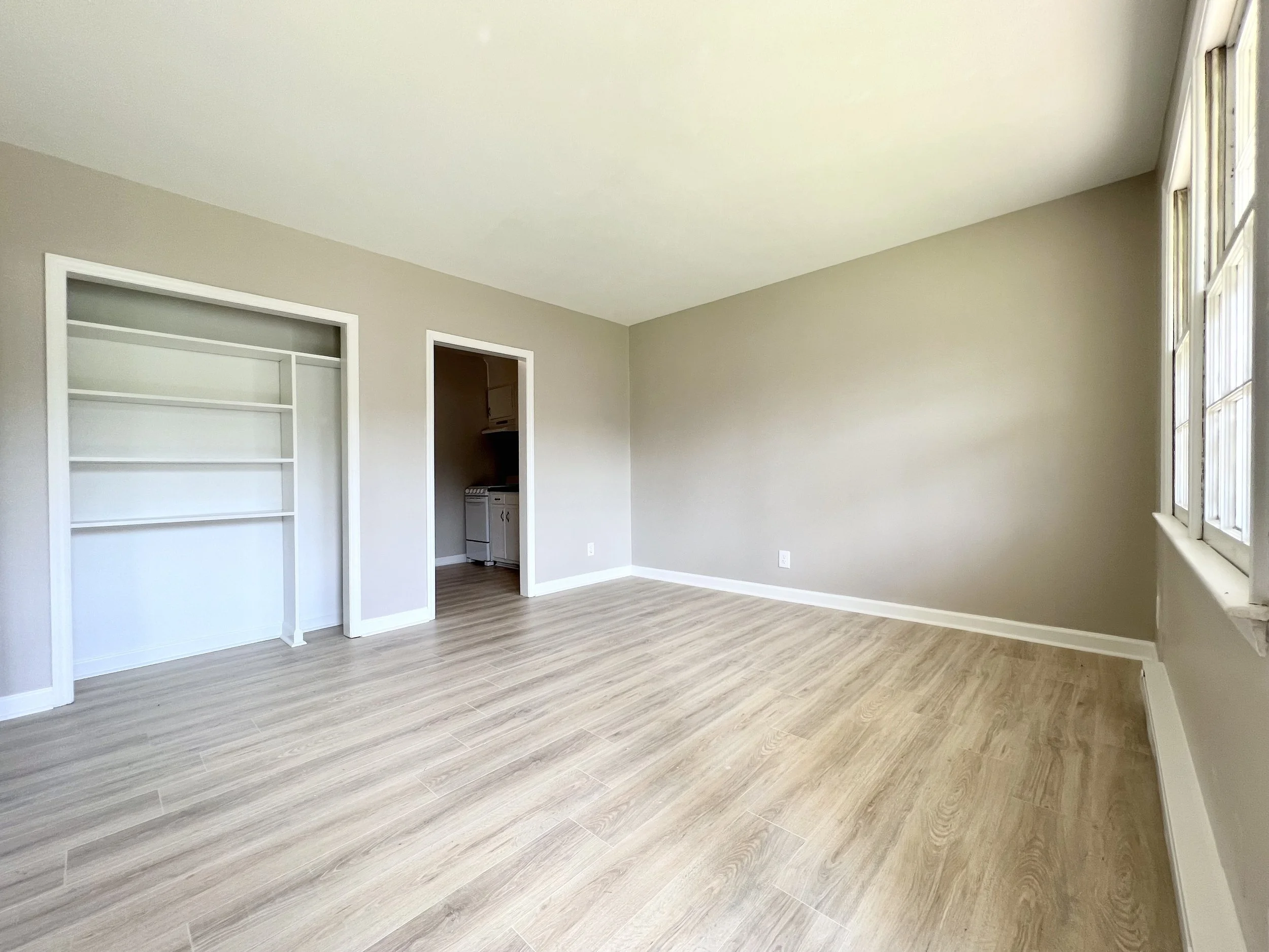 Lakewood - Remodeled One Bedroom - 550 ft.² - Living Room
