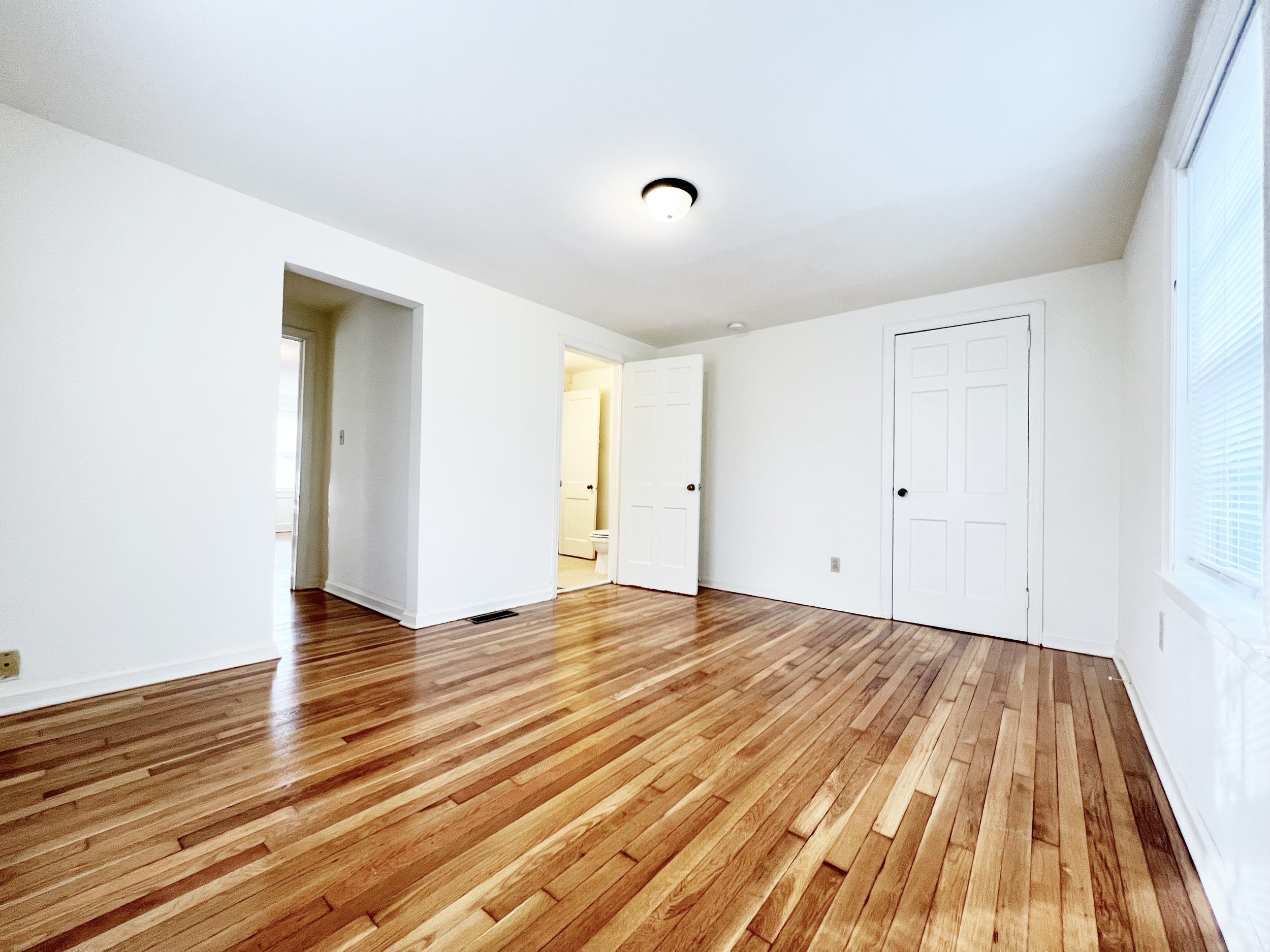 Spring Garden/Lindell Duplex - Two Bedroom - Bedroom  