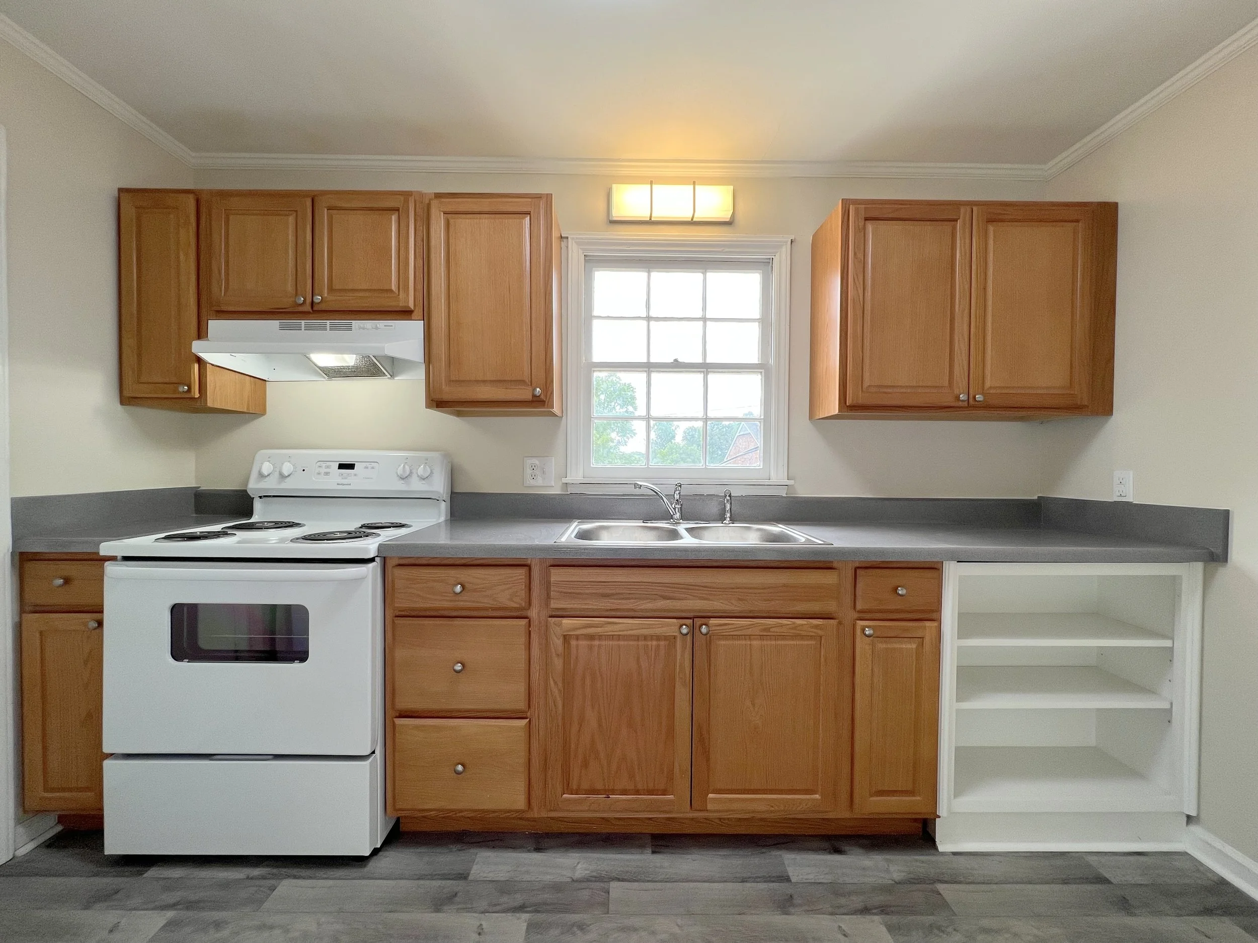 Normandy Manor - 2 Bedrooms 1 Bathroom - Kitchen