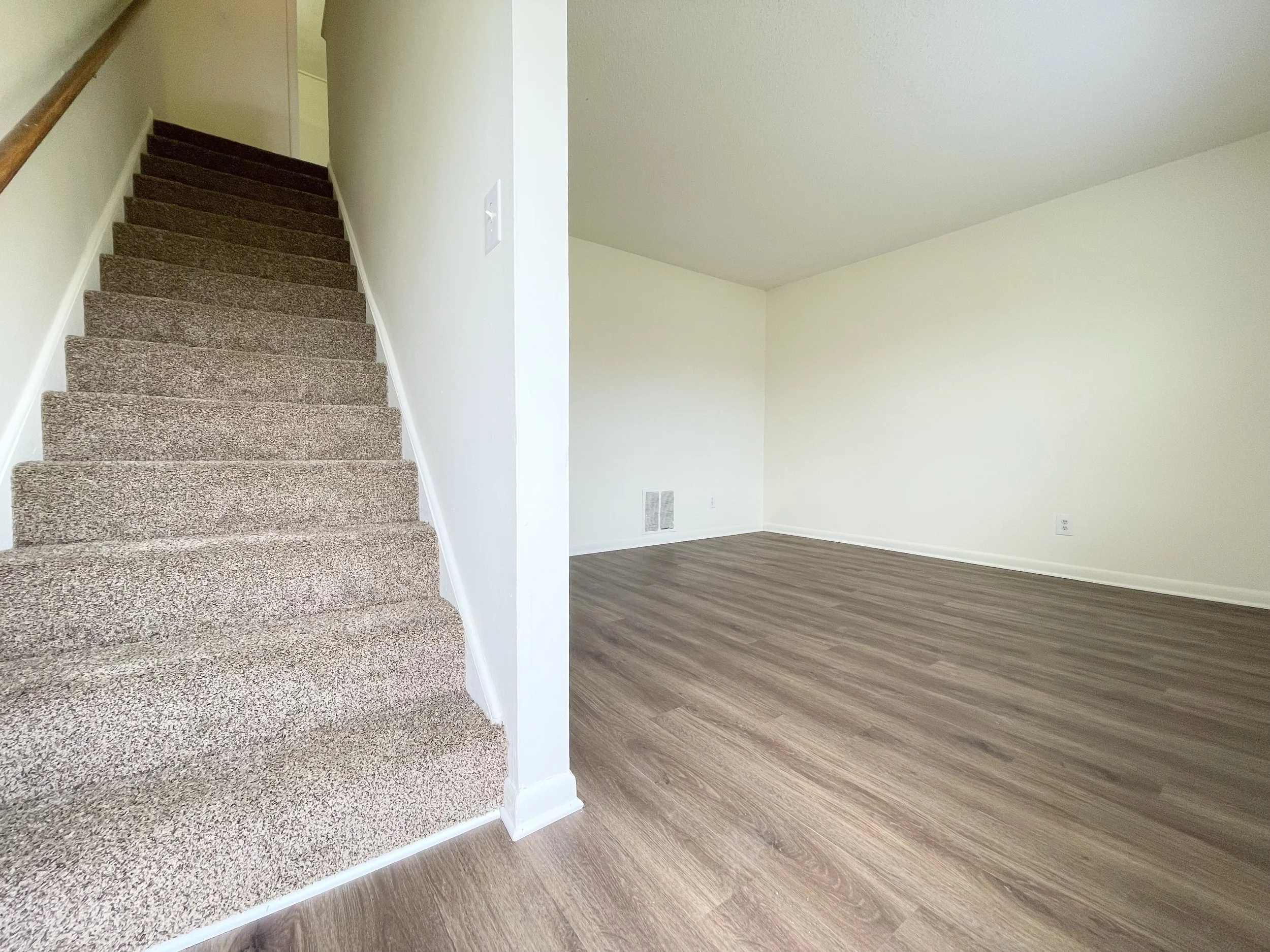 Sherwood Court - Living Room w/ Plank Floor