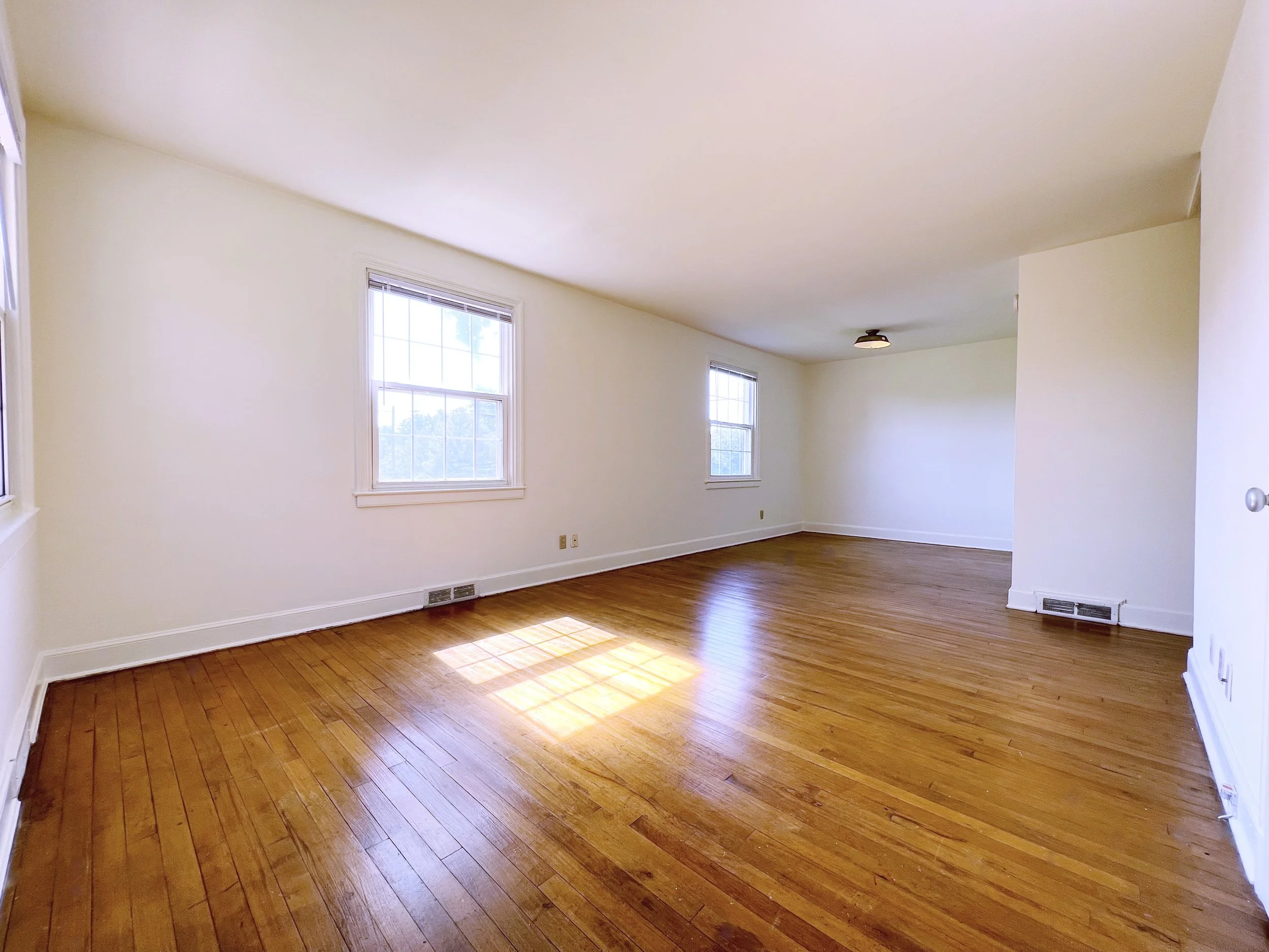 Standard one-bedroom garden — living room